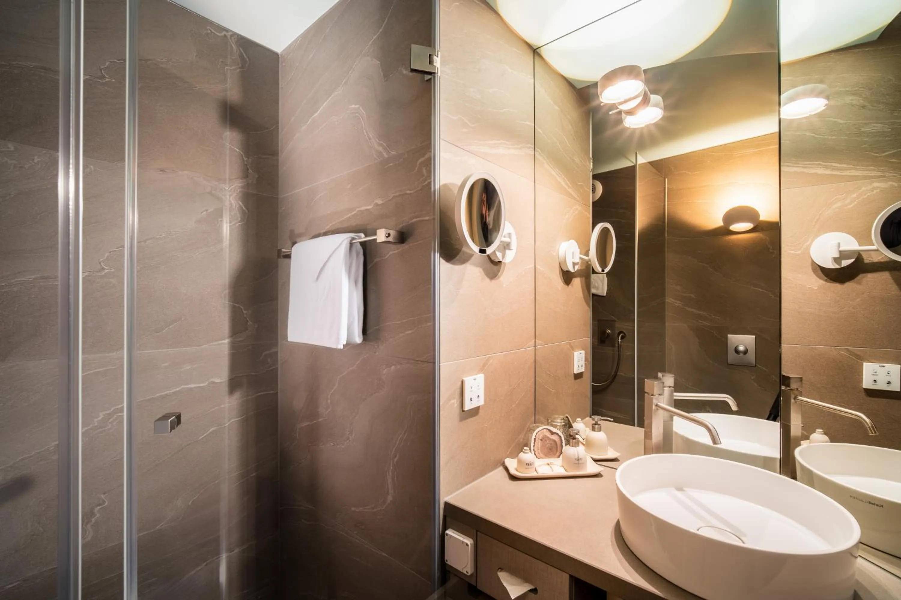 Shower in Seerose Resort & Spa