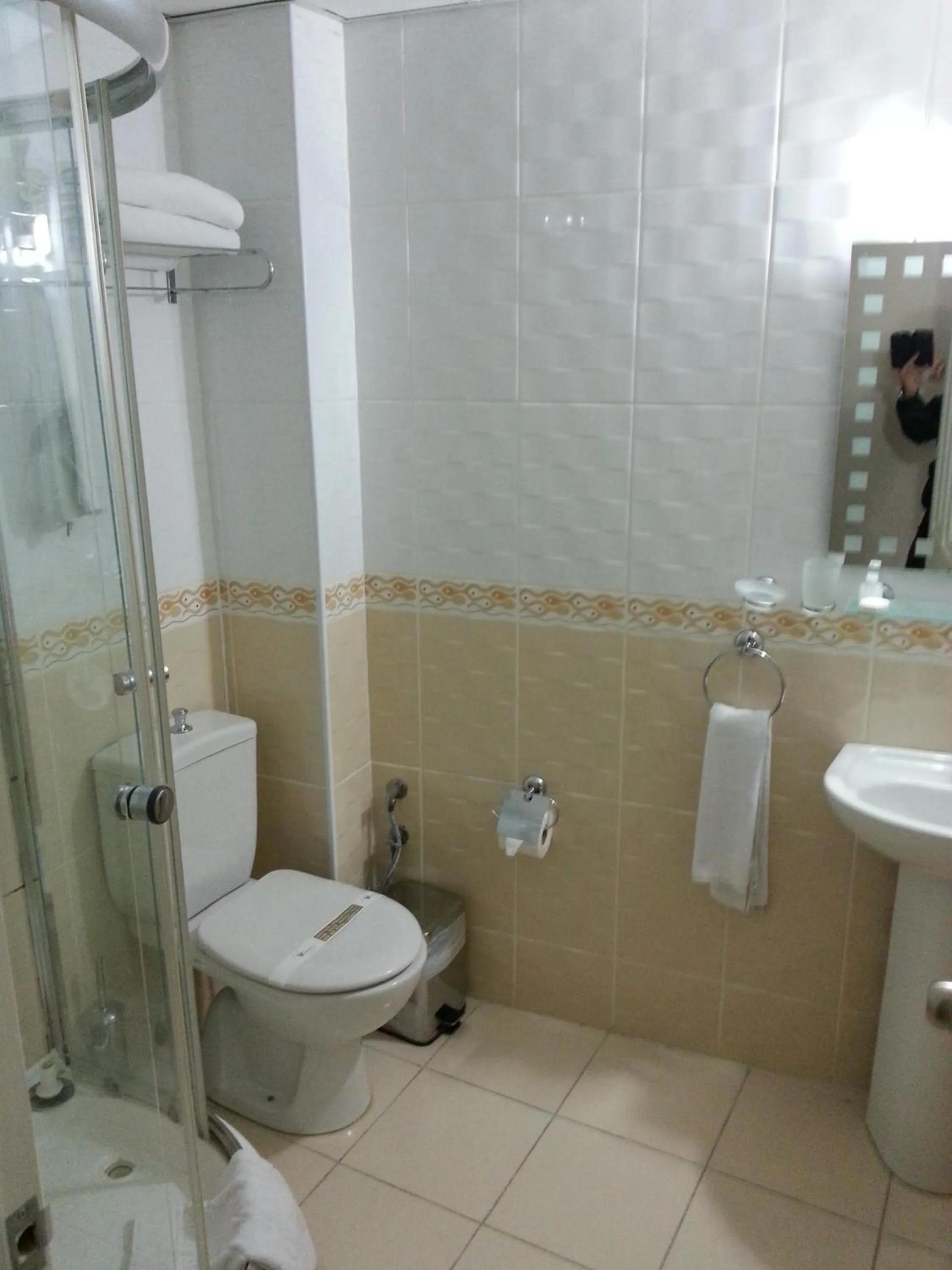 Shower in May Hotel Istanbul