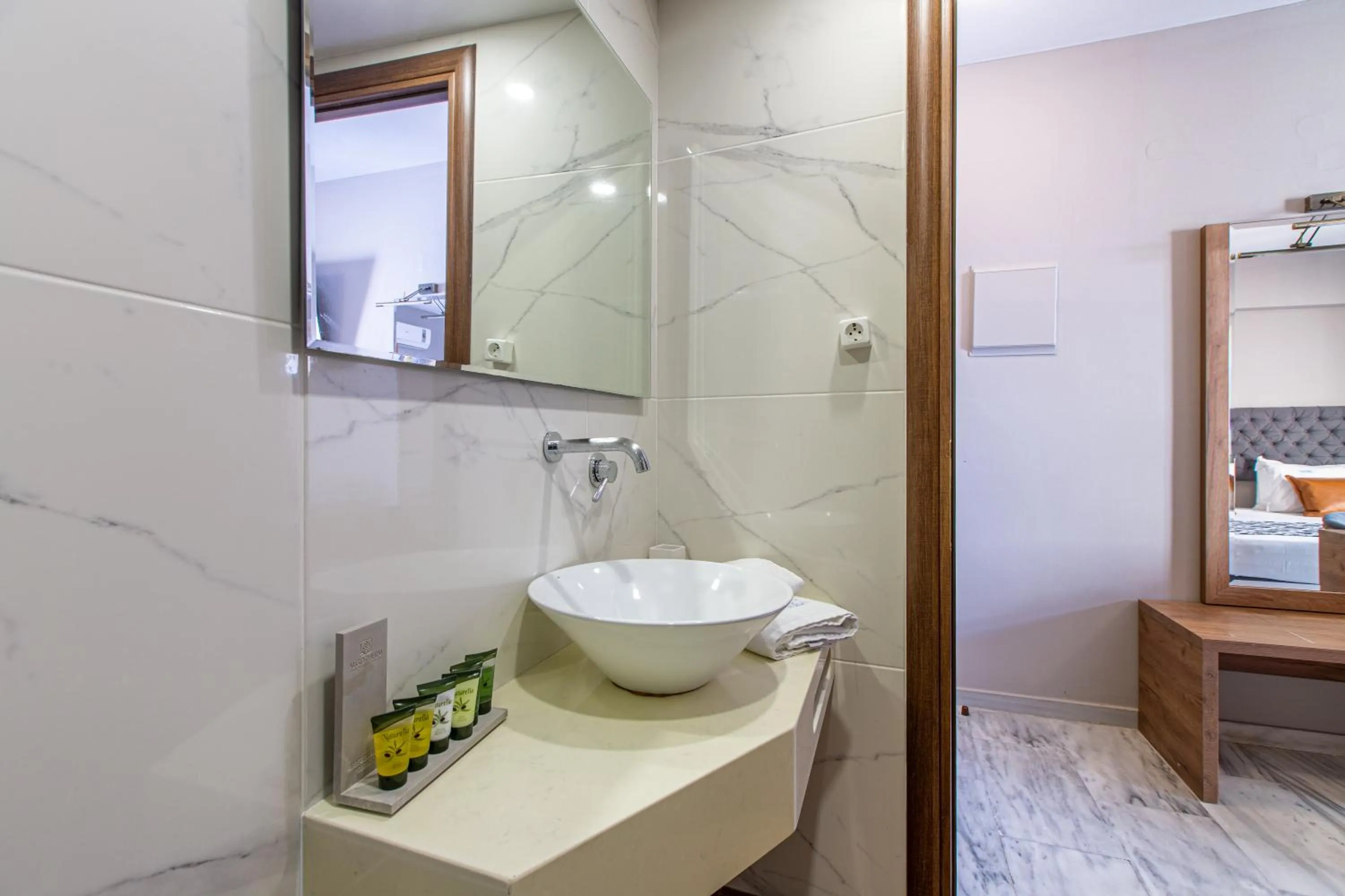 Minaret Suites and Apartments