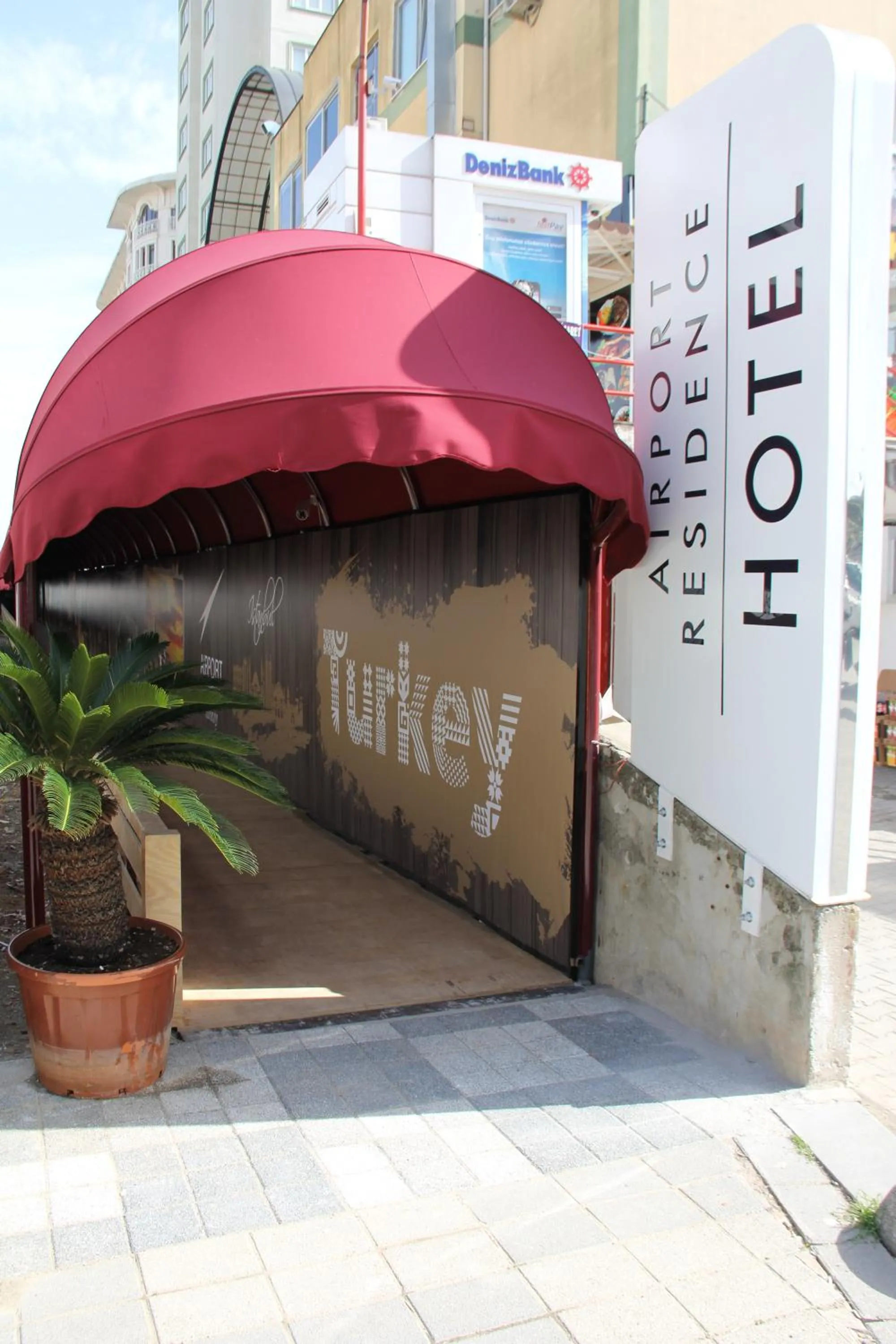 Facade/entrance in Airport Residence