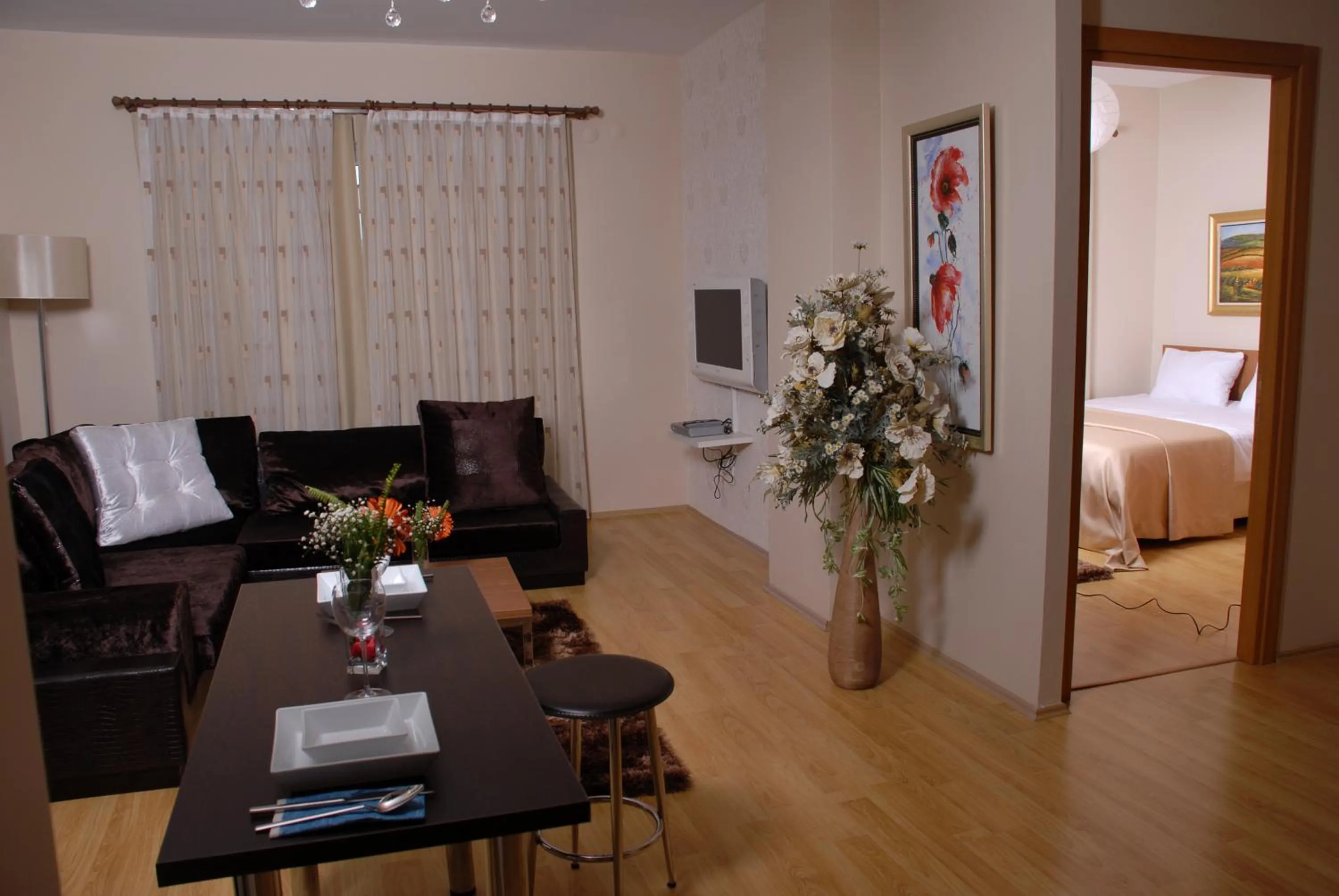 Living room, Bed in Airport Residence