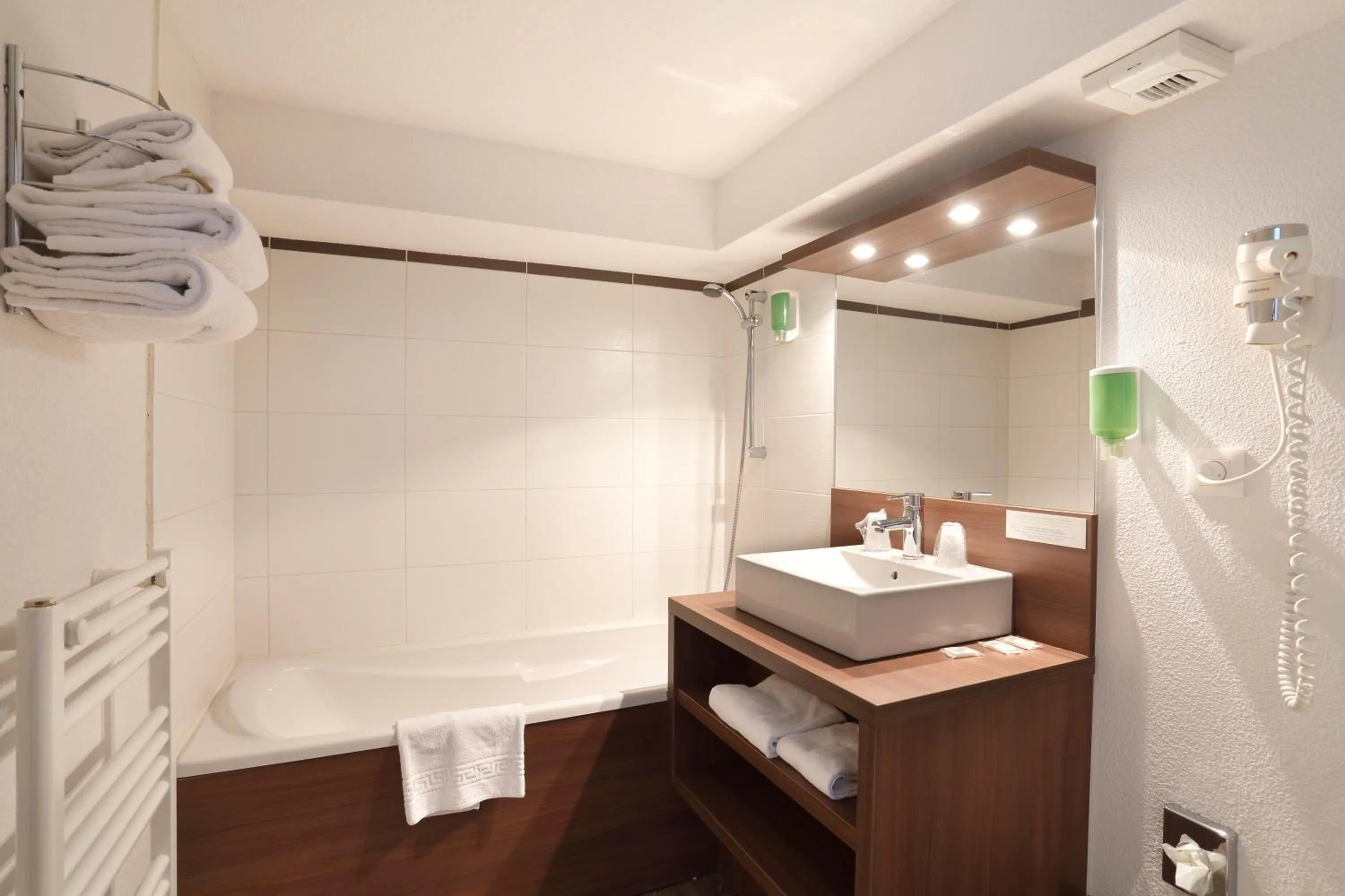 Shower, Bed in Vacancéole - Résidence Grand Massif