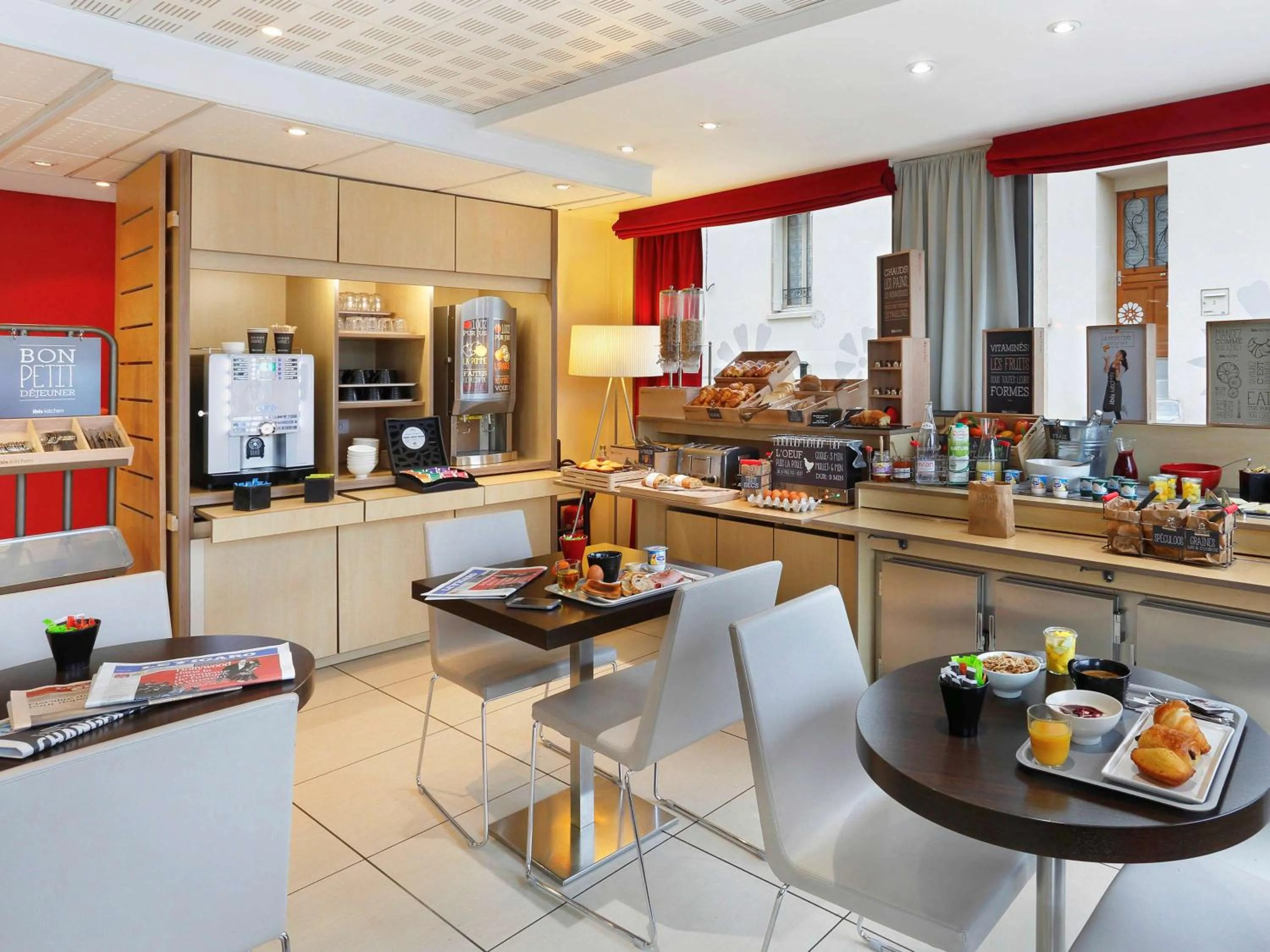 Restaurant/places to eat in ibis Etampes