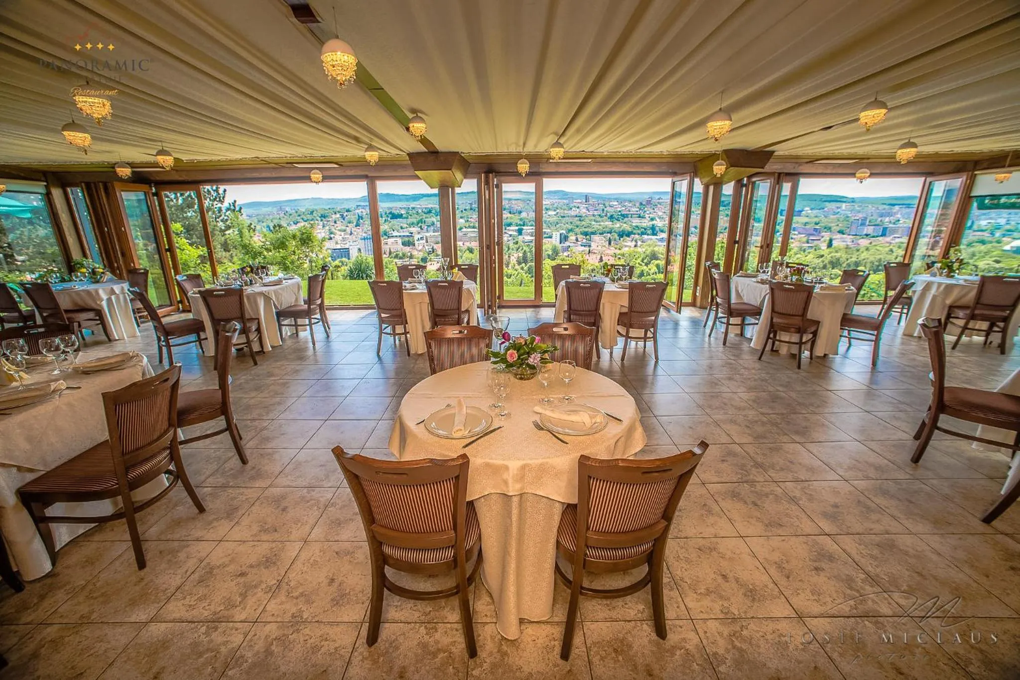 Restaurant/places to eat in Panoramic Cetatuie