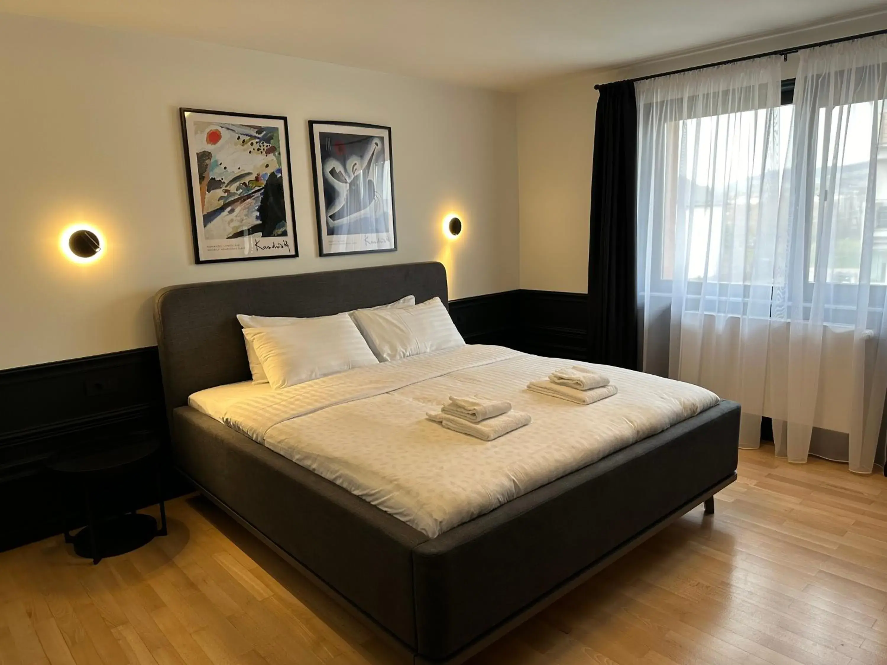 One-Bedroom Suite in Panoramic Cetatuie One-Bedroom Suite in Panoramic Cetatuie