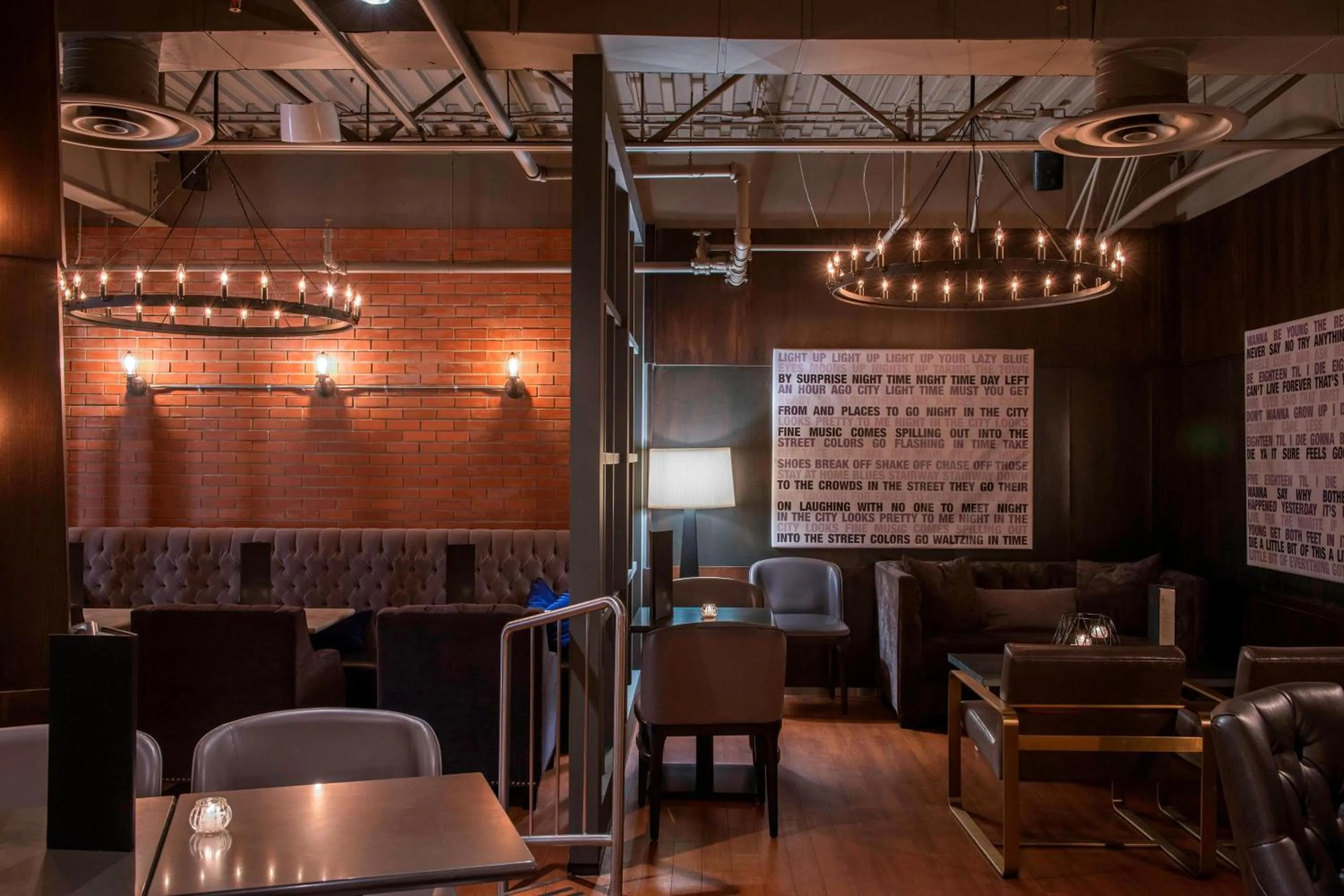 Lounge or bar in Sheraton Cavalier Saskatoon Hotel