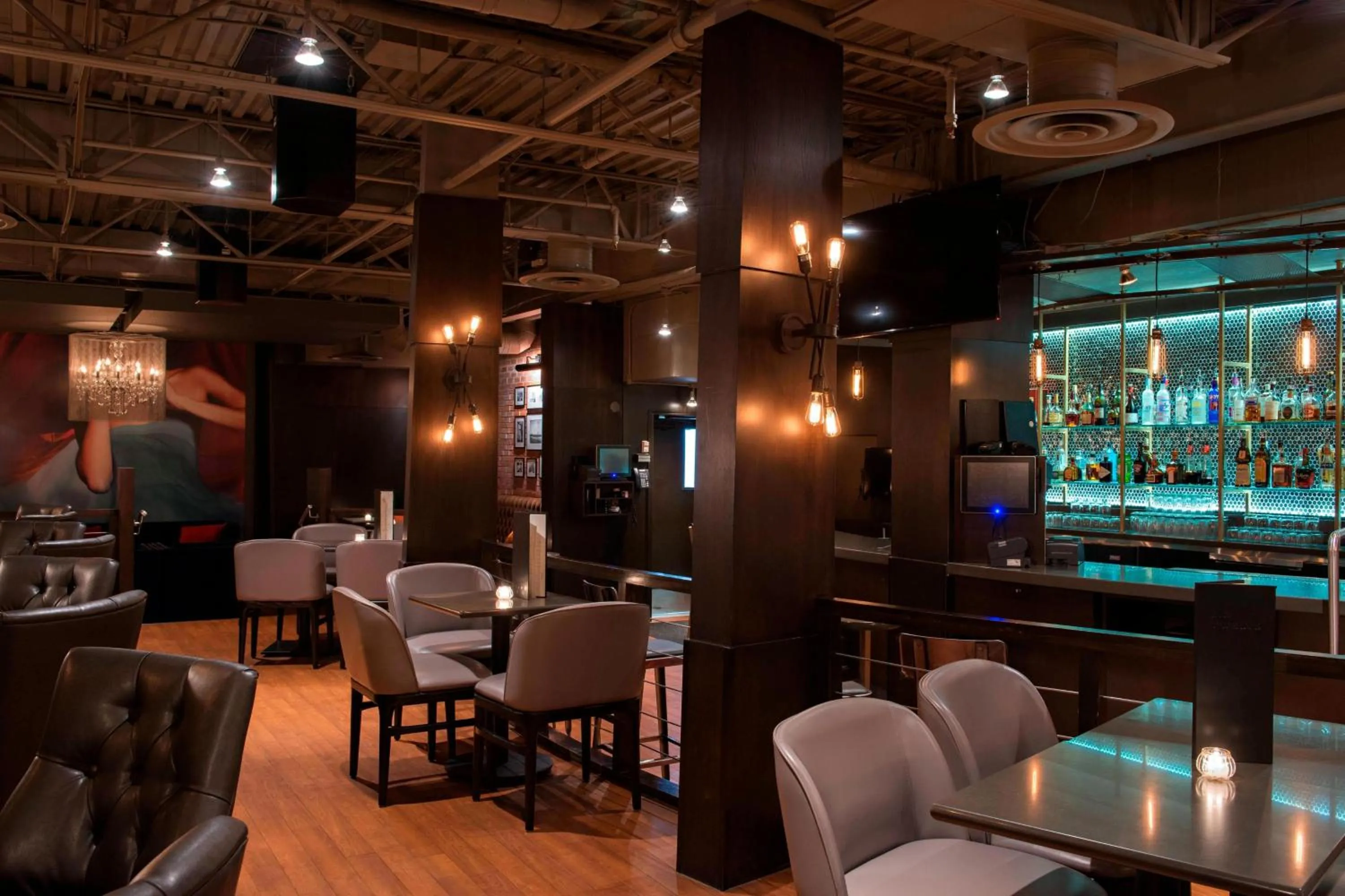 Lounge or bar in Sheraton Cavalier Saskatoon Hotel