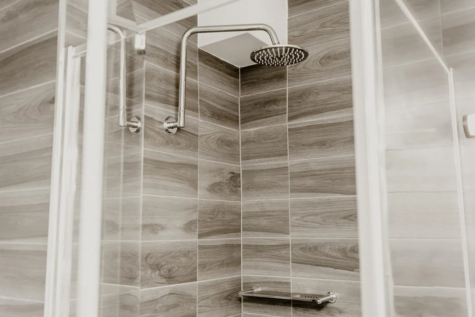 Shower in Nightcap at Barkly Hotel