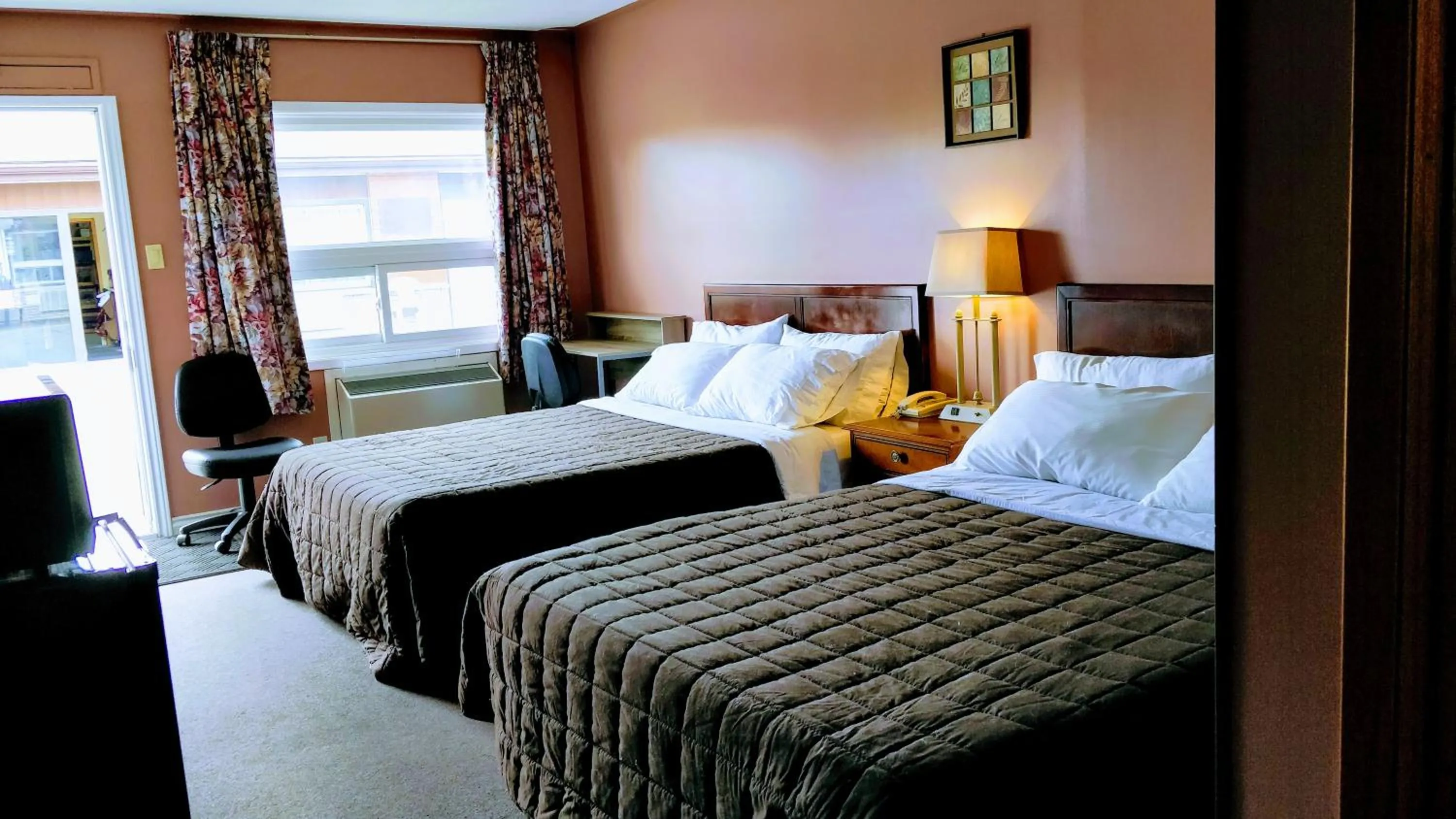 Bed in Kings Inn Midland