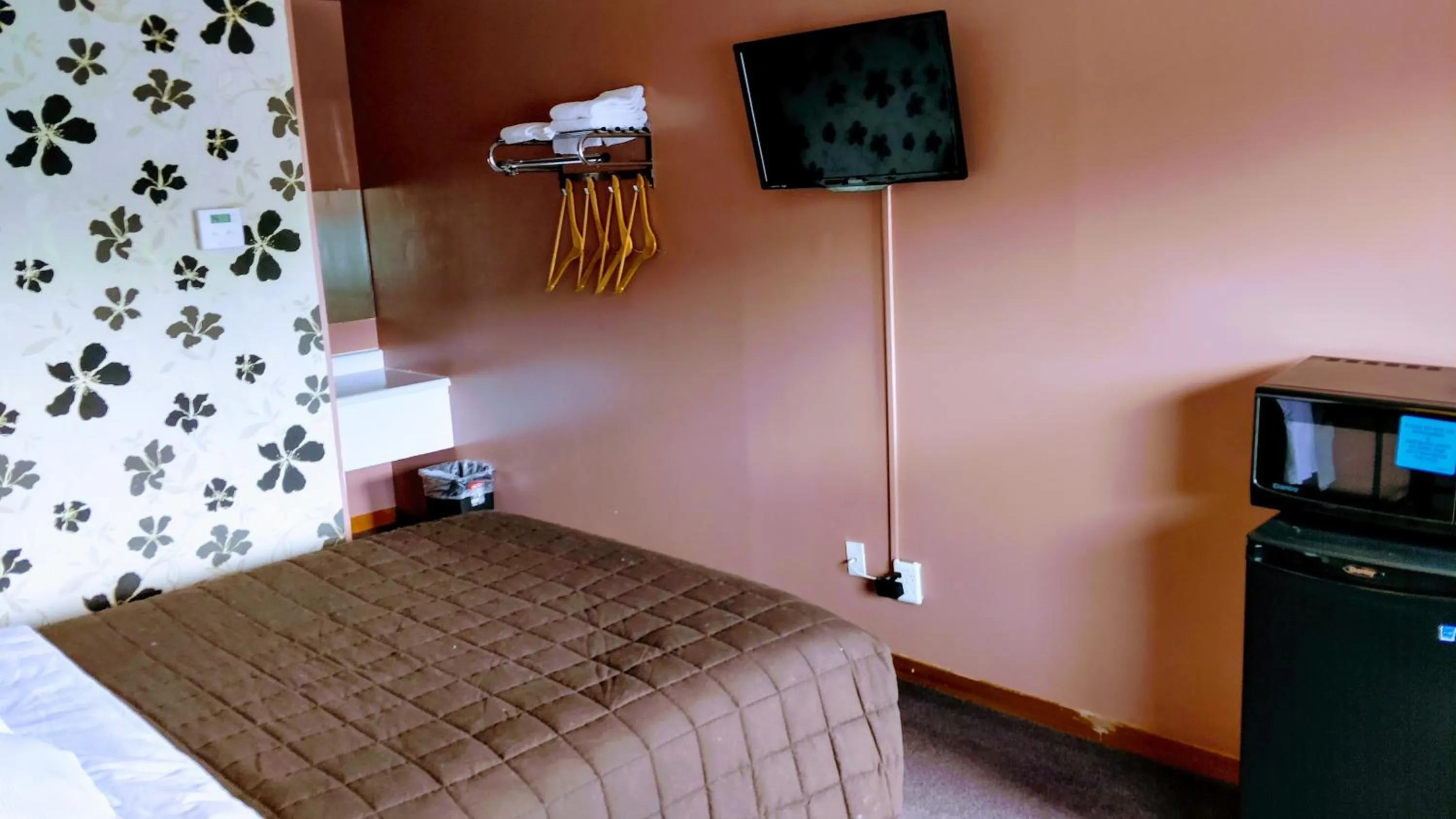 Bed in Kings Inn Midland