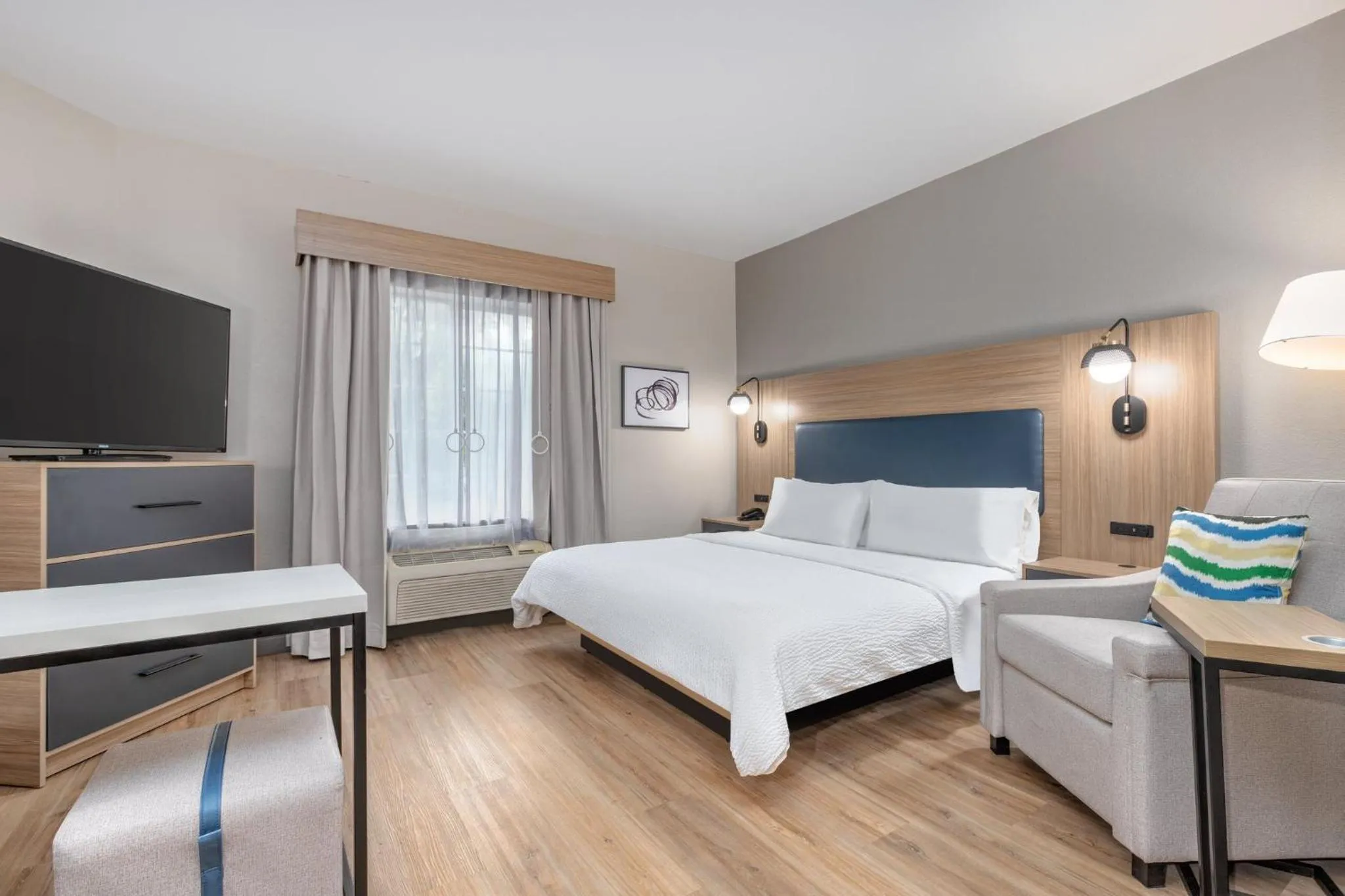 Photo of the whole room, Bed in Candlewood Suites Houston The Woodlands by IHG