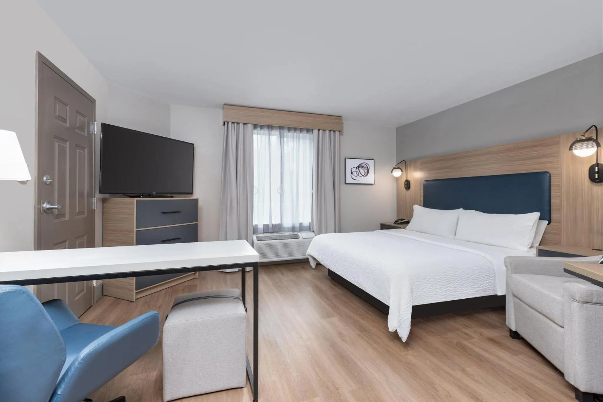 Photo of the whole room, Bed in Candlewood Suites Houston The Woodlands by IHG