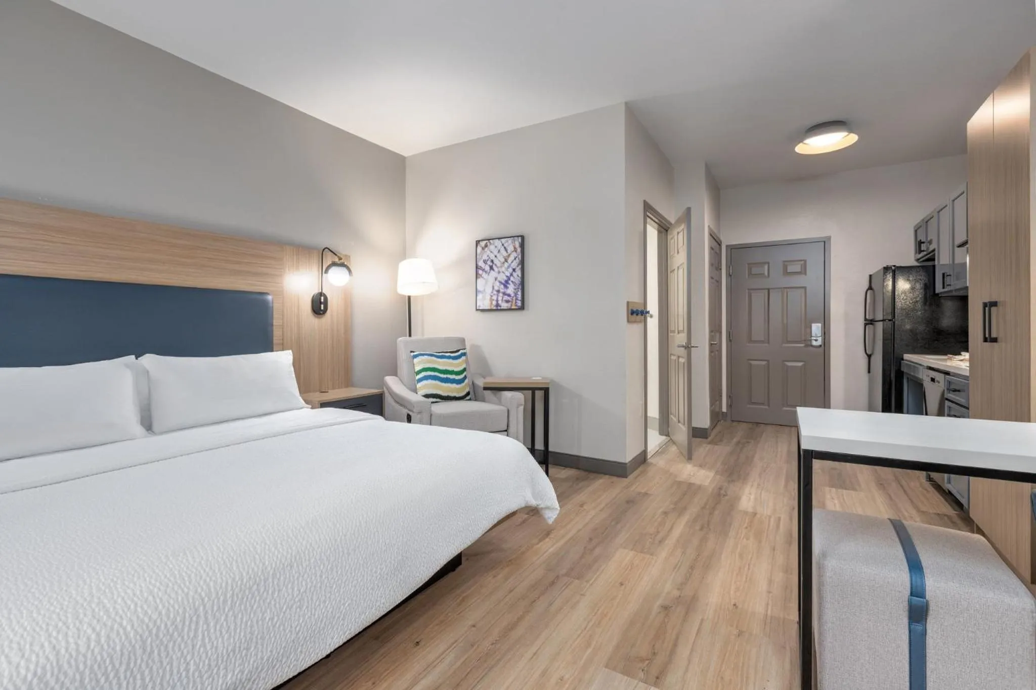 Photo of the whole room, Bed in Candlewood Suites Houston The Woodlands by IHG