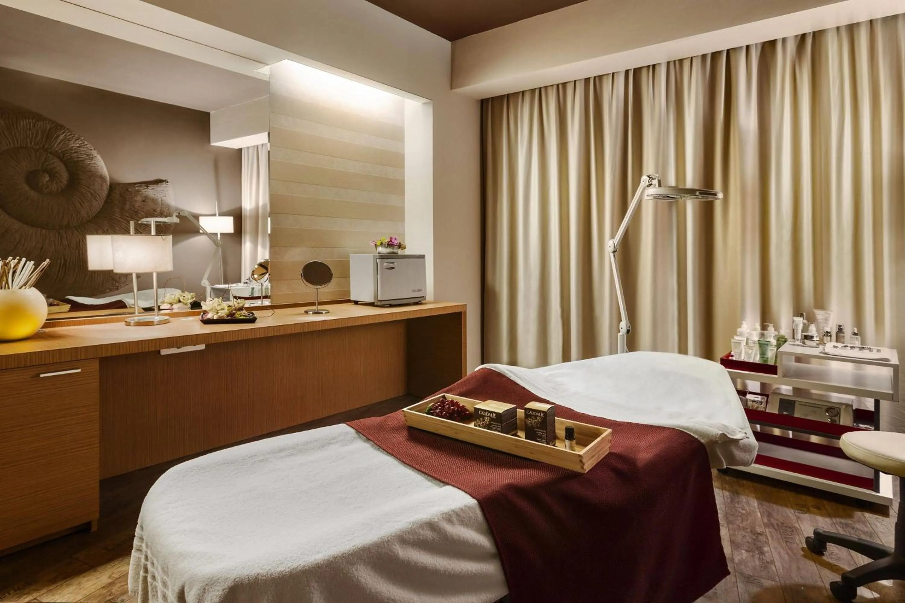 Spa and wellness centre/facilities, Bed in Ramada by Wyndham Oradea