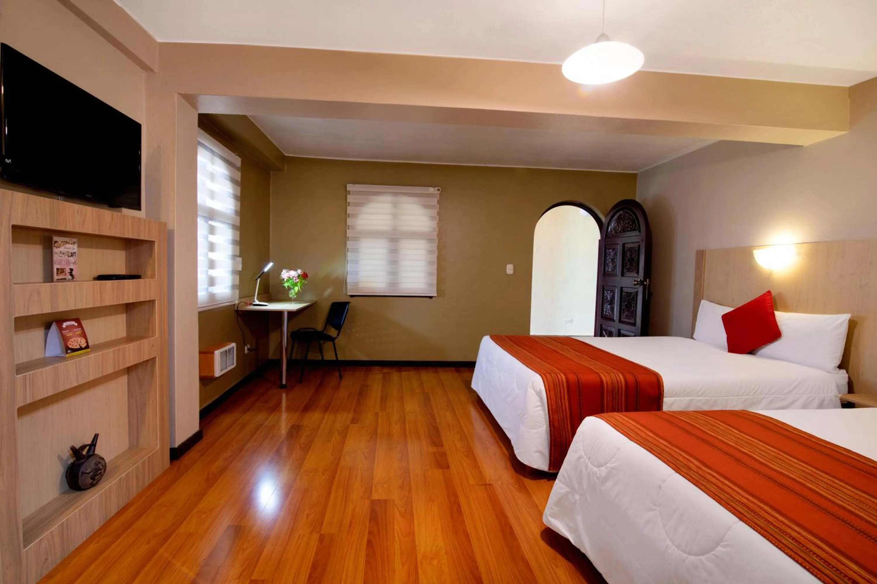 Photo of the whole room, Bed in Royal Inka II