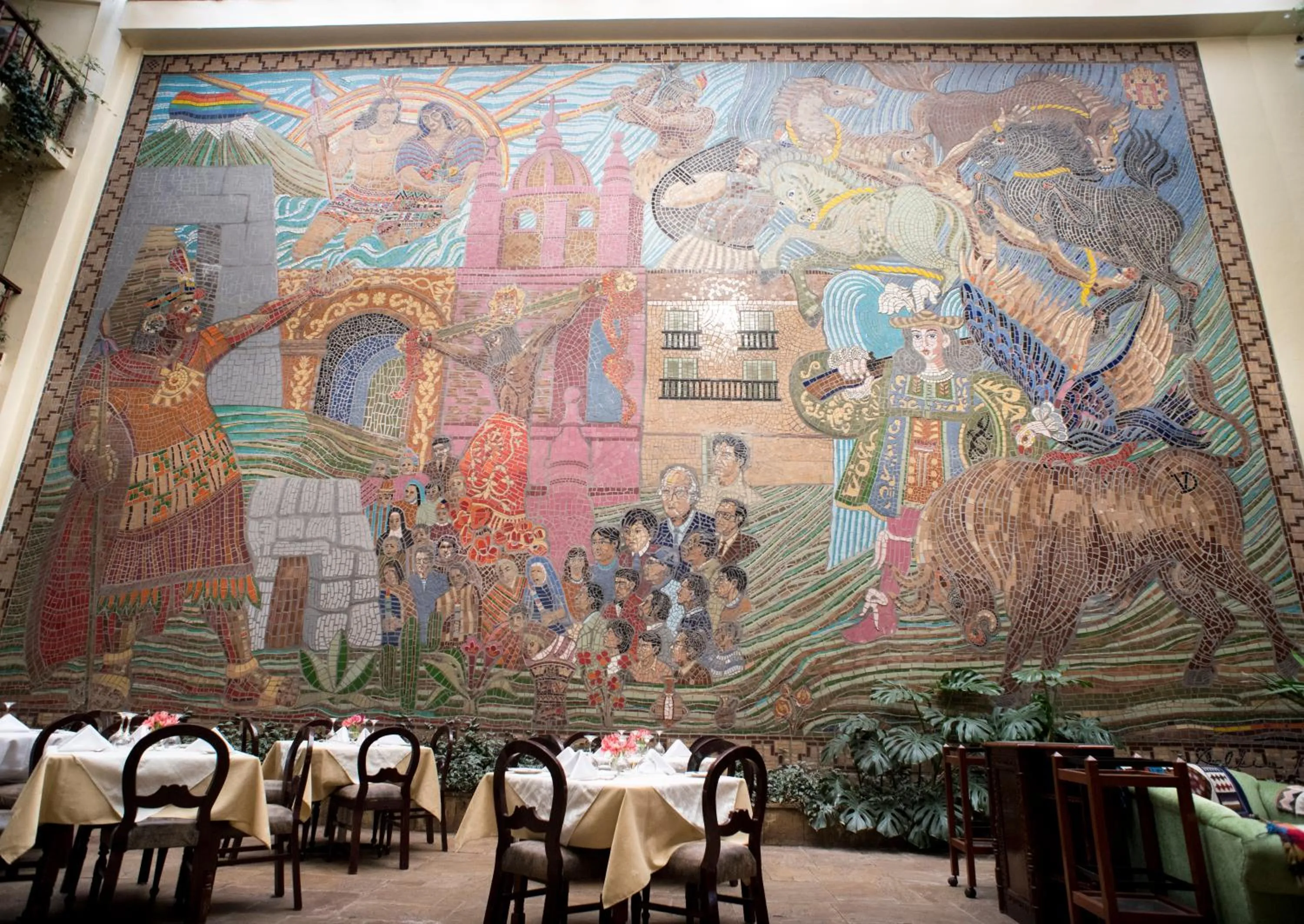 Restaurant/places to eat in Royal Inka II