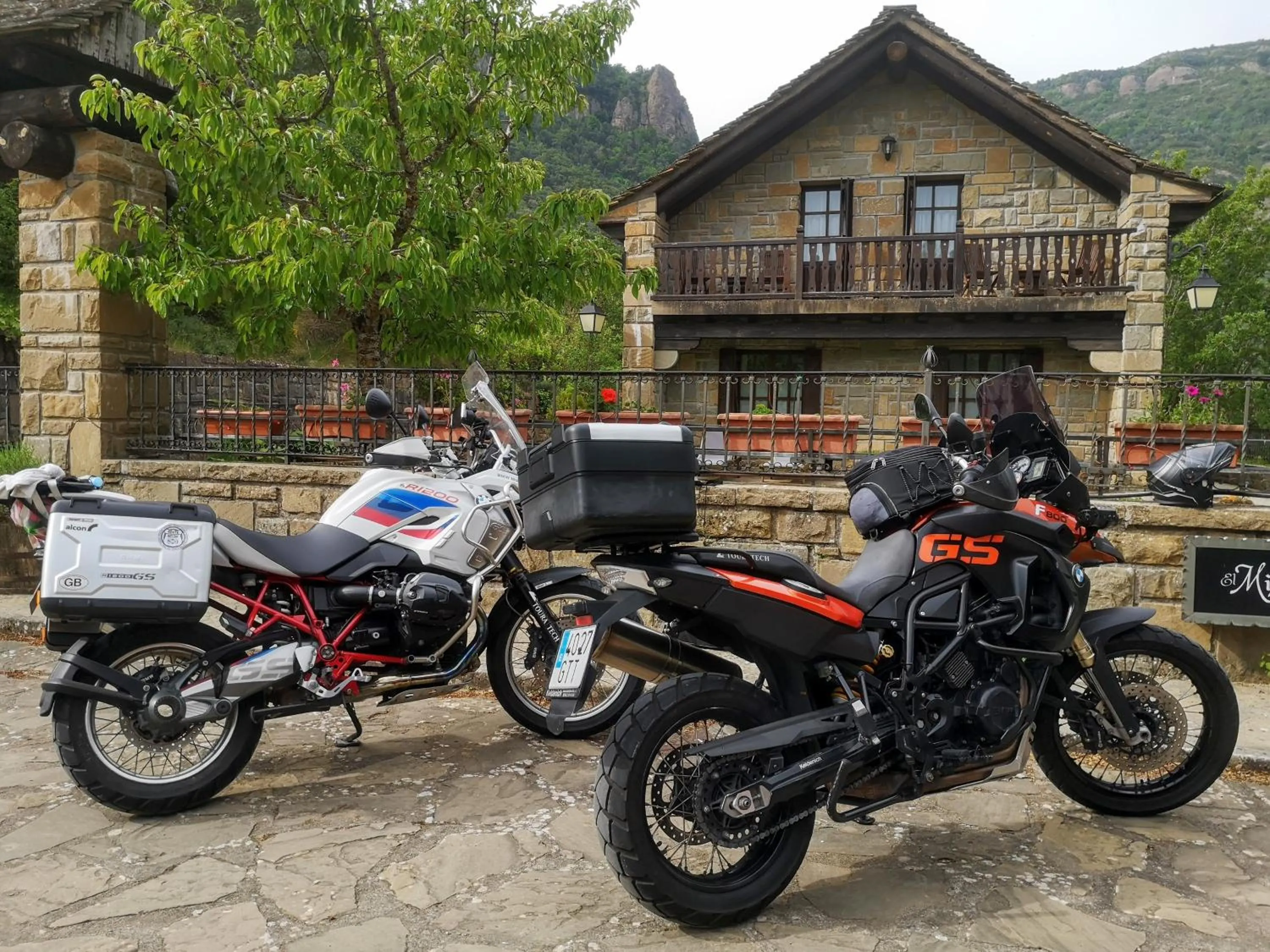 Day in Hotel Rural El Mirador de los Pirineos