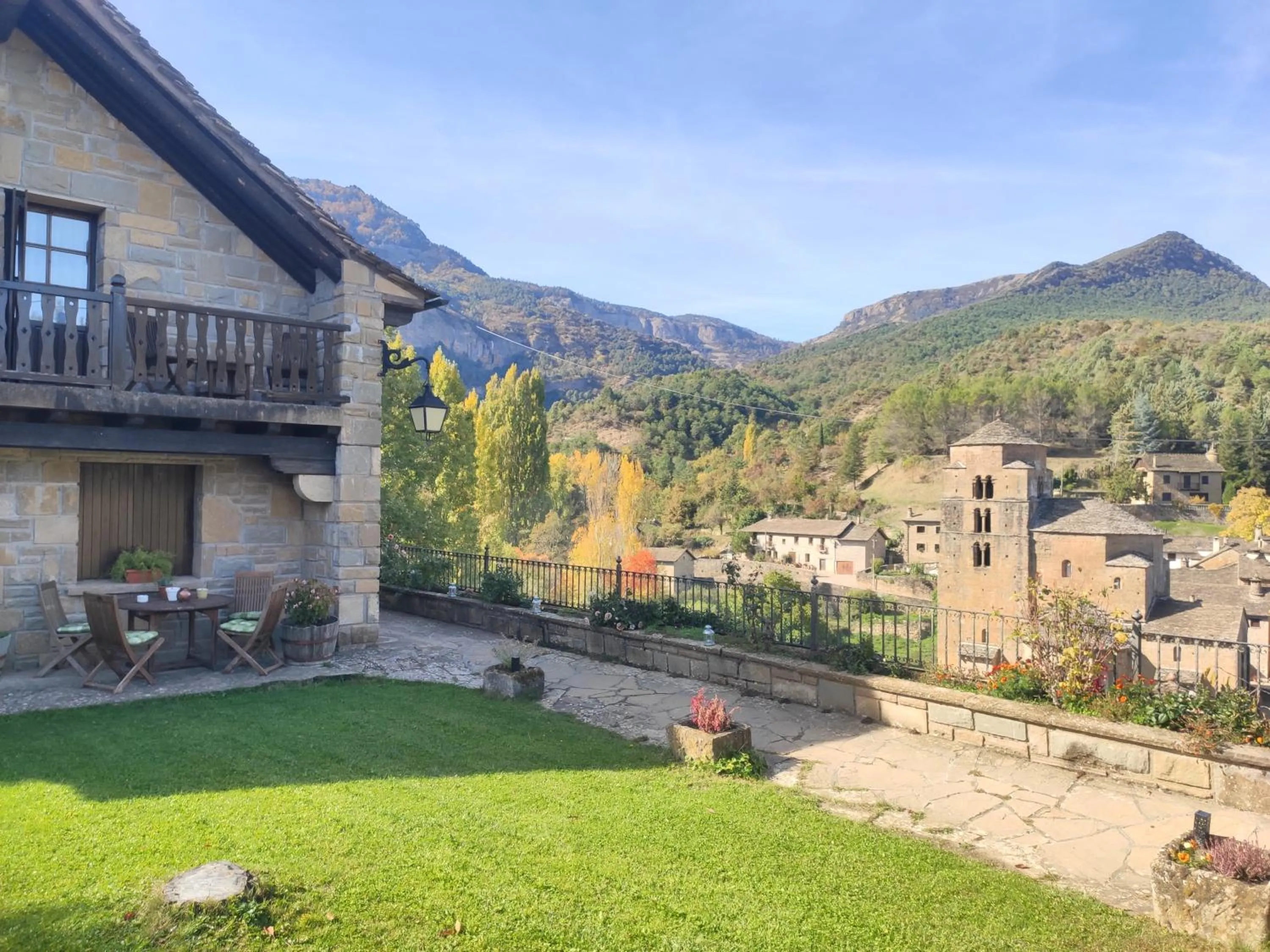 Property building in Hotel Rural El Mirador de los Pirineos