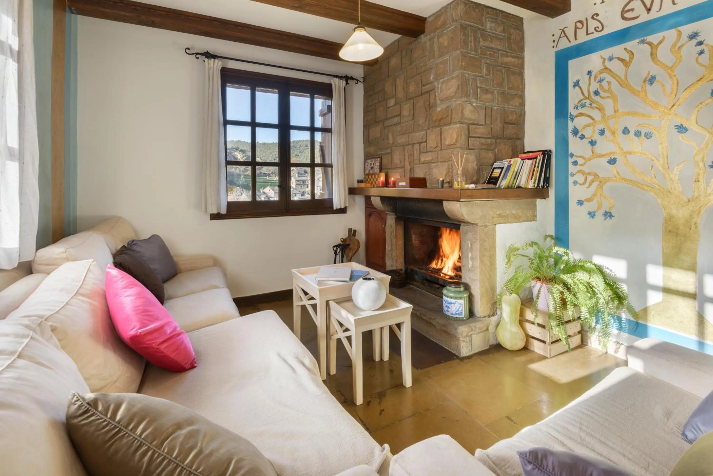 Living room in Hotel Rural El Mirador de los Pirineos