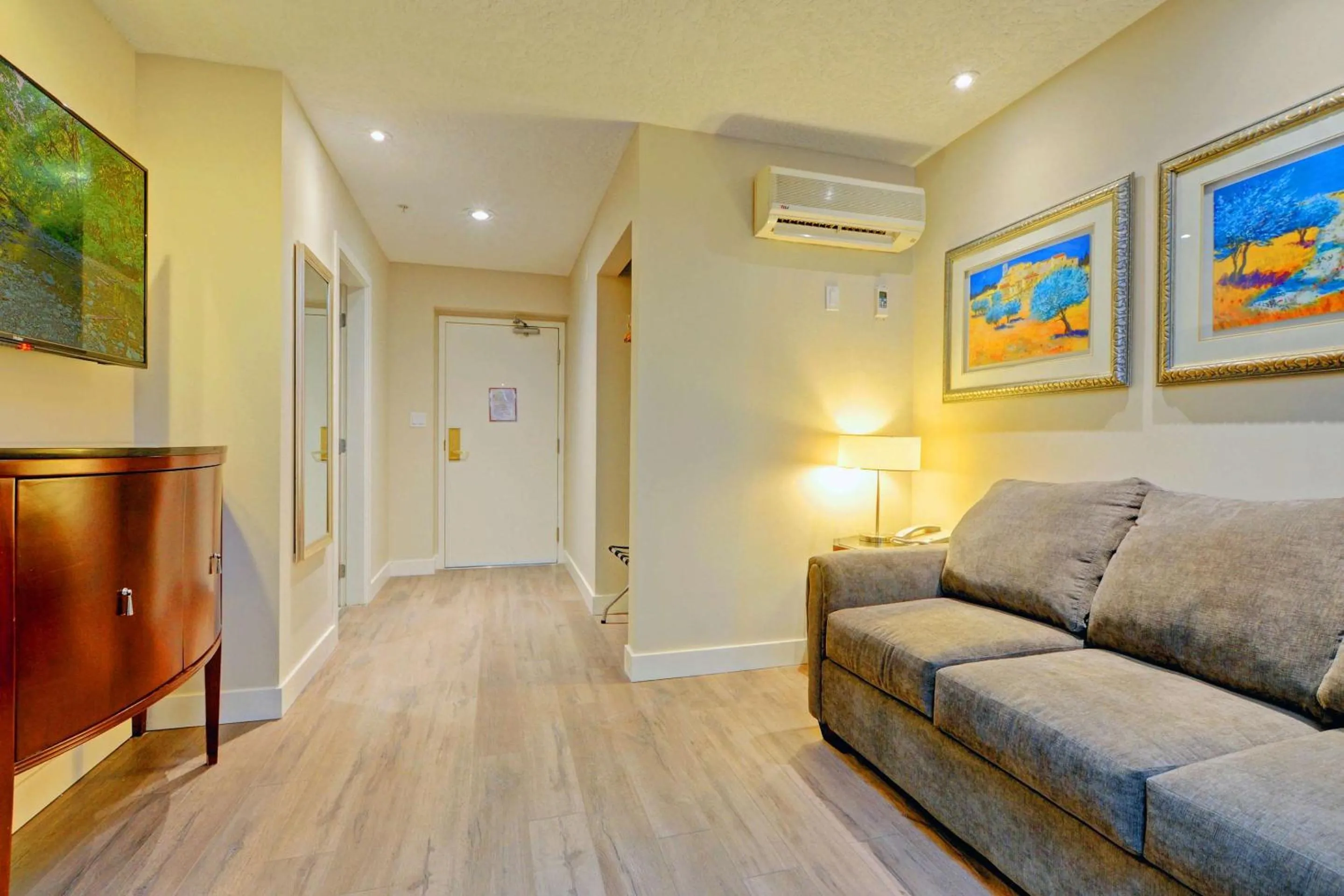 Seating area in Red Lion Inn and Suites Victoria