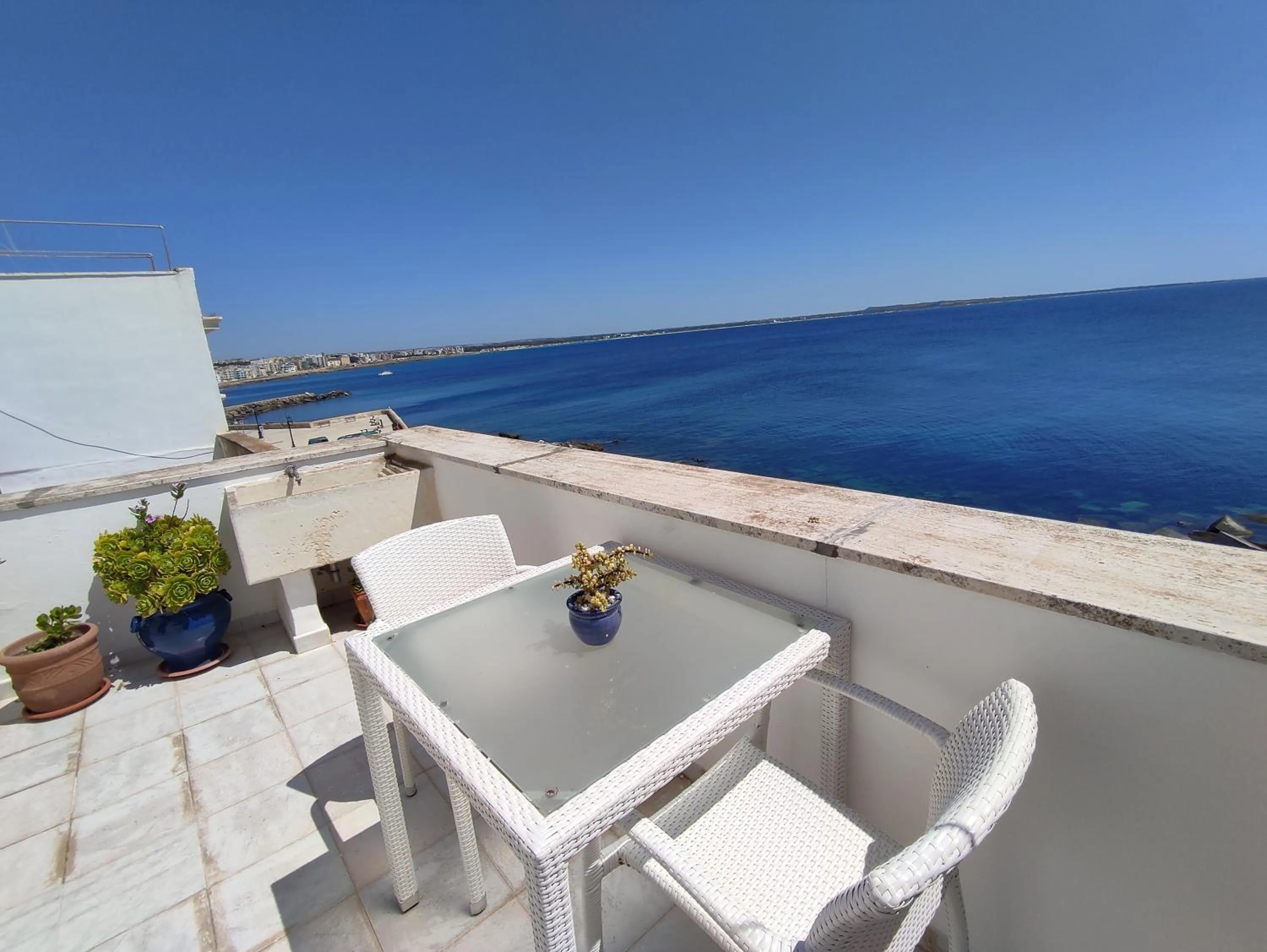 Patio in B&B Punta Cutieri