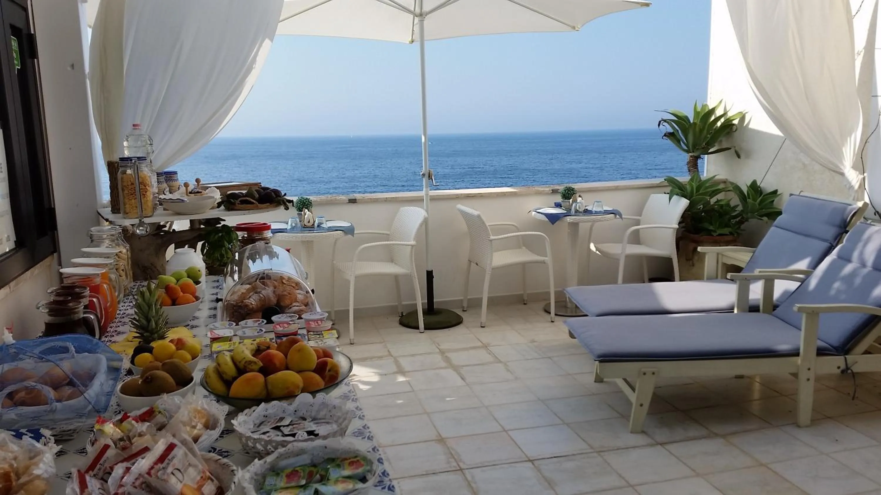 Sea view in B&B Punta Cutieri