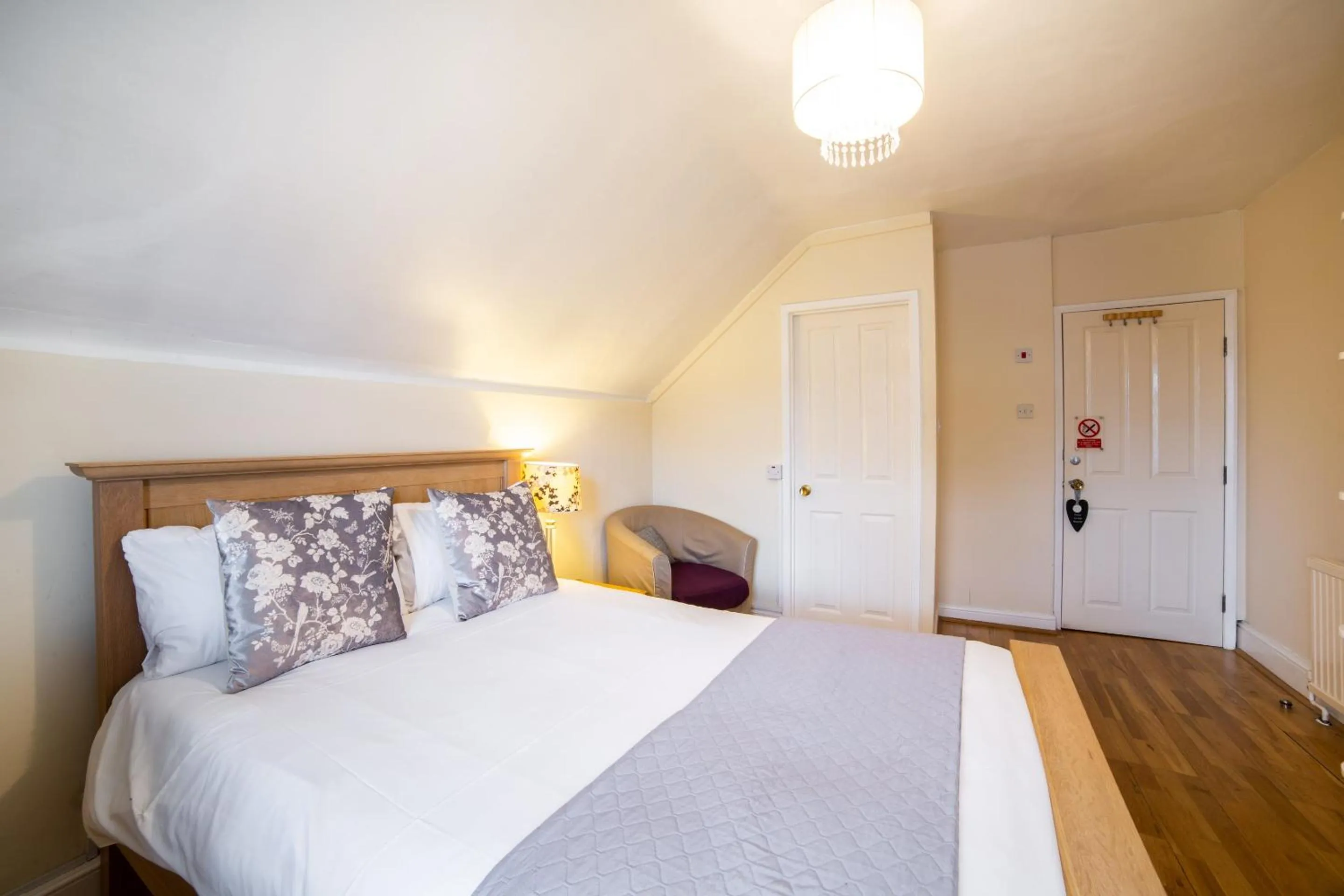 Bedroom, Bed in OYO Lina Guest House