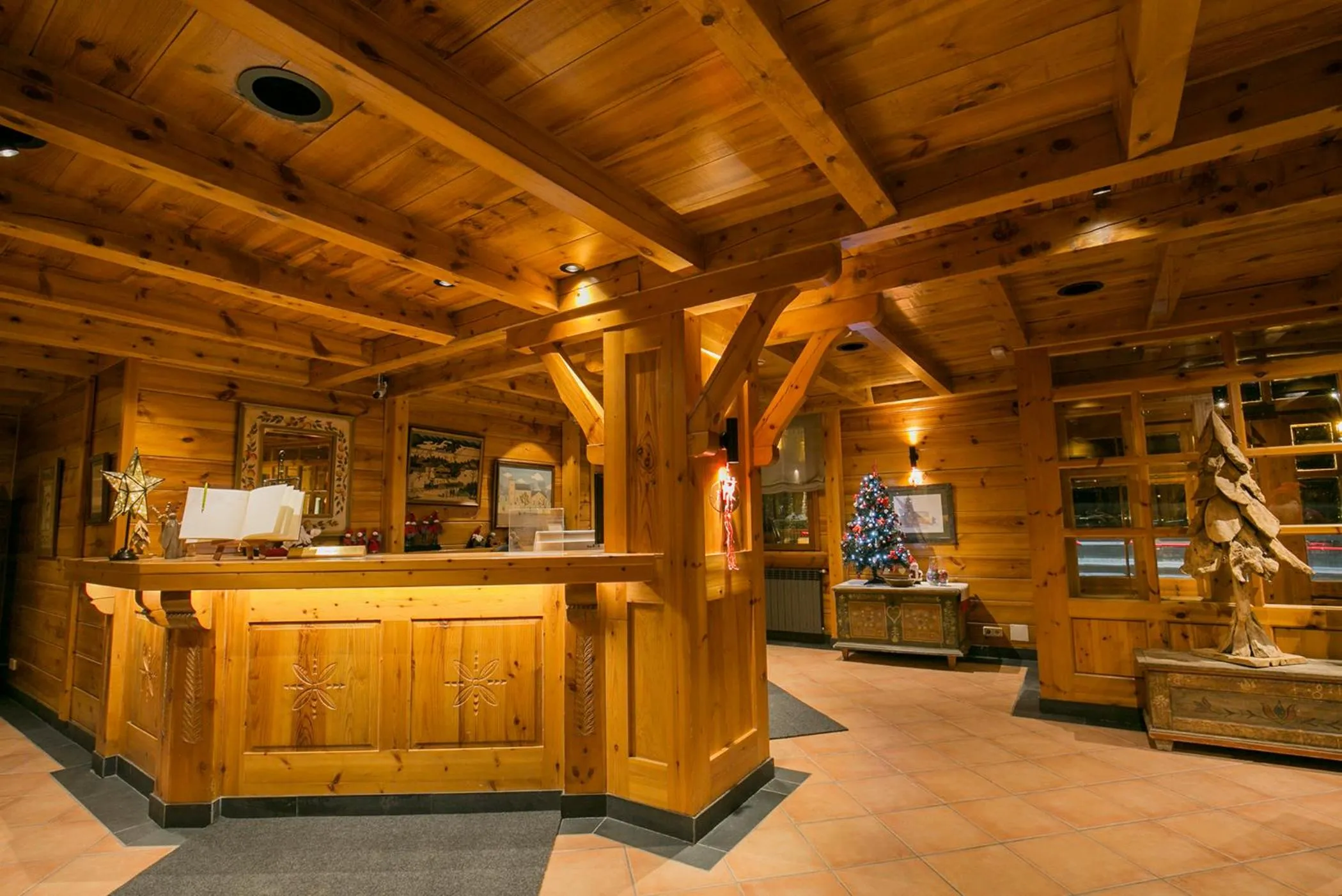 Lobby or reception in Hotel Xalet Montana