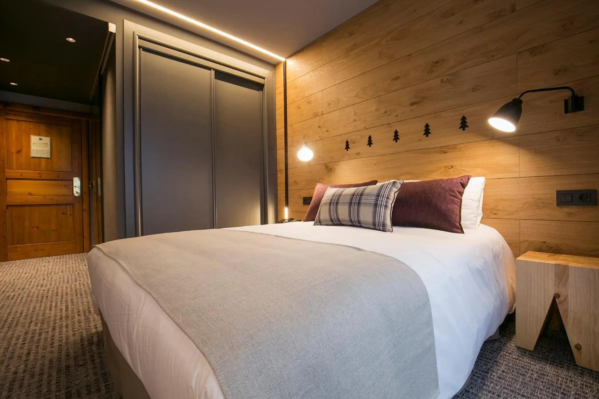 Double Room in Hotel Xalet Montana Double Room in Hotel Xalet Montana