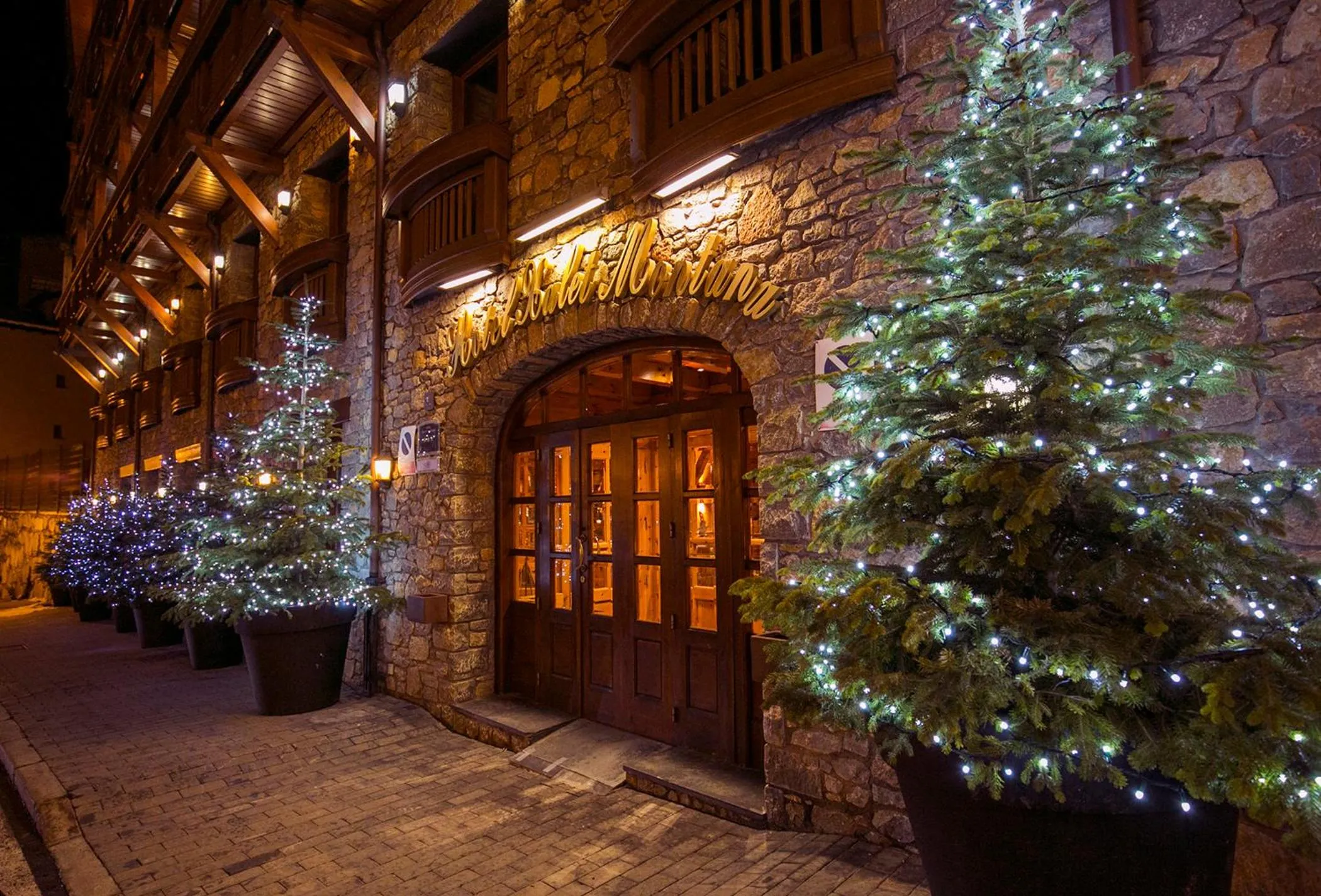 Property building in Hotel Xalet Montana