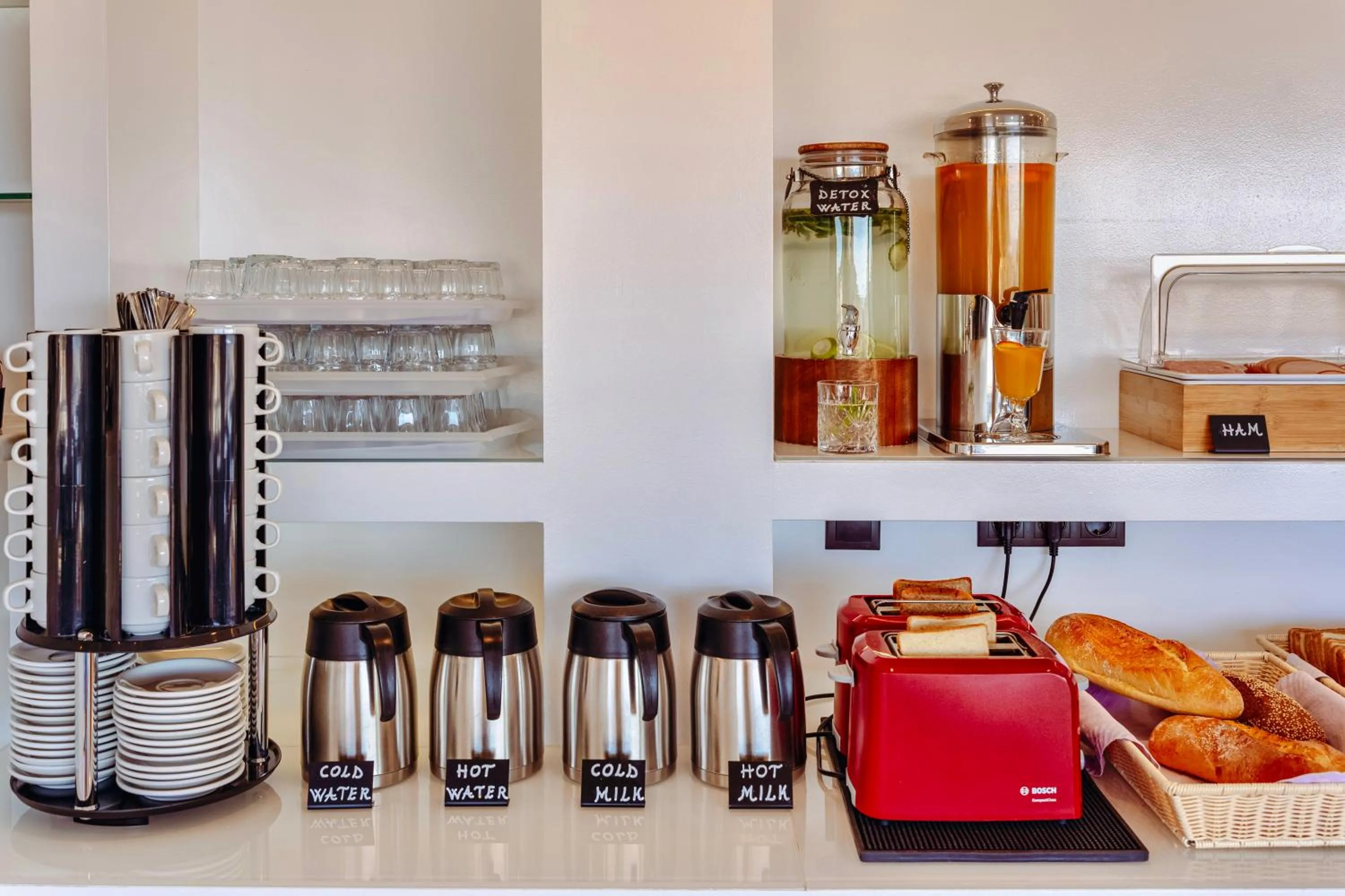 Coffee/tea facilities in Hotel Adonis Athens