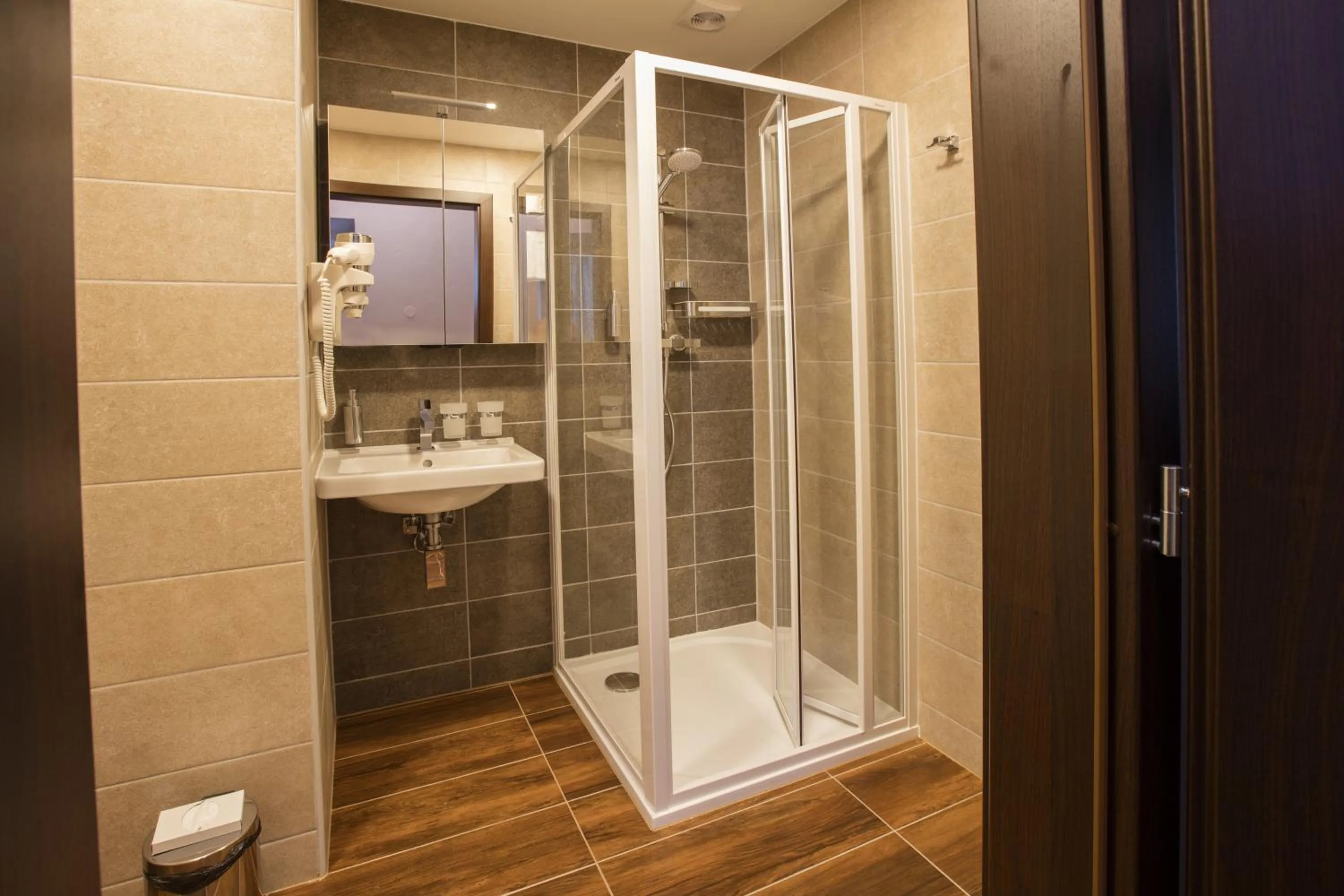 Shower in Hotel Bellevue Tlapak