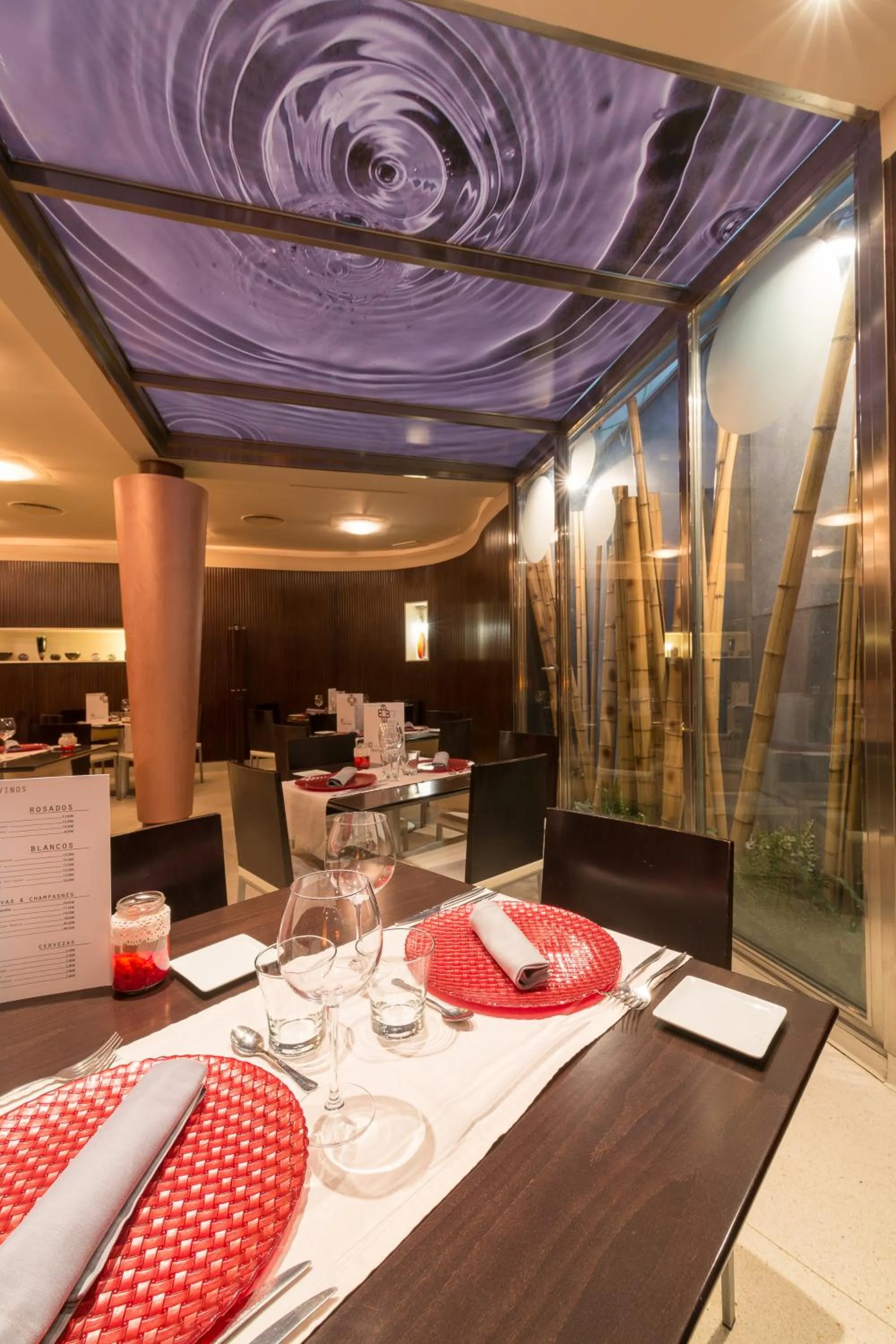 Restaurant/places to eat in Hostal Albany