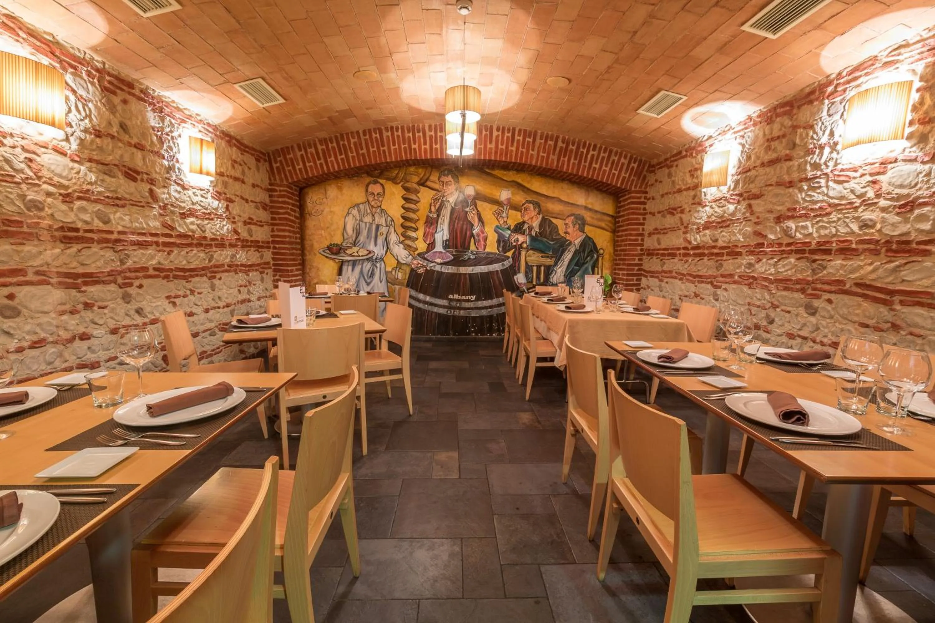 Restaurant/places to eat in Hostal Albany