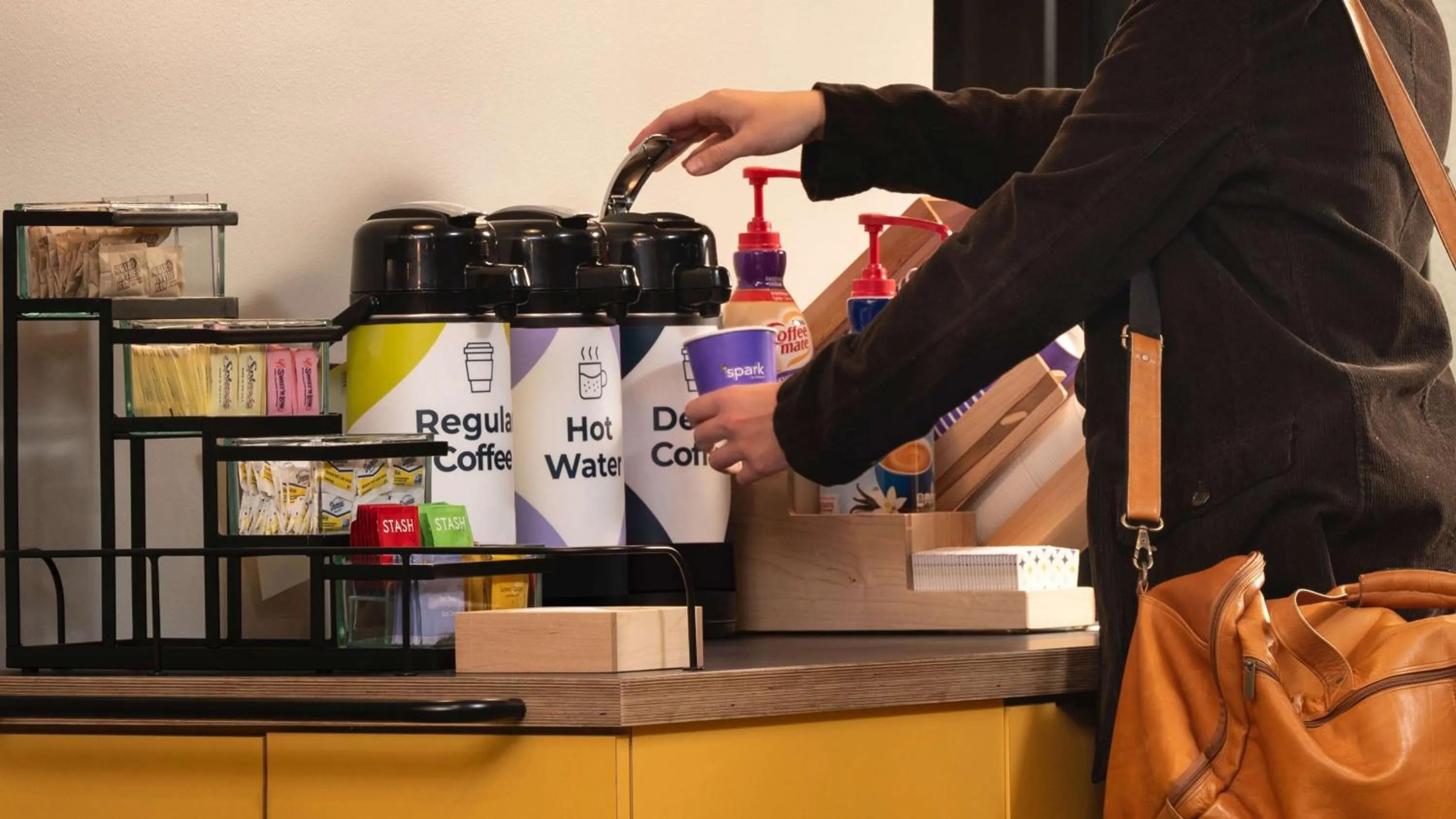 Dining area in Best Western Plus Jfk Inn And Suites