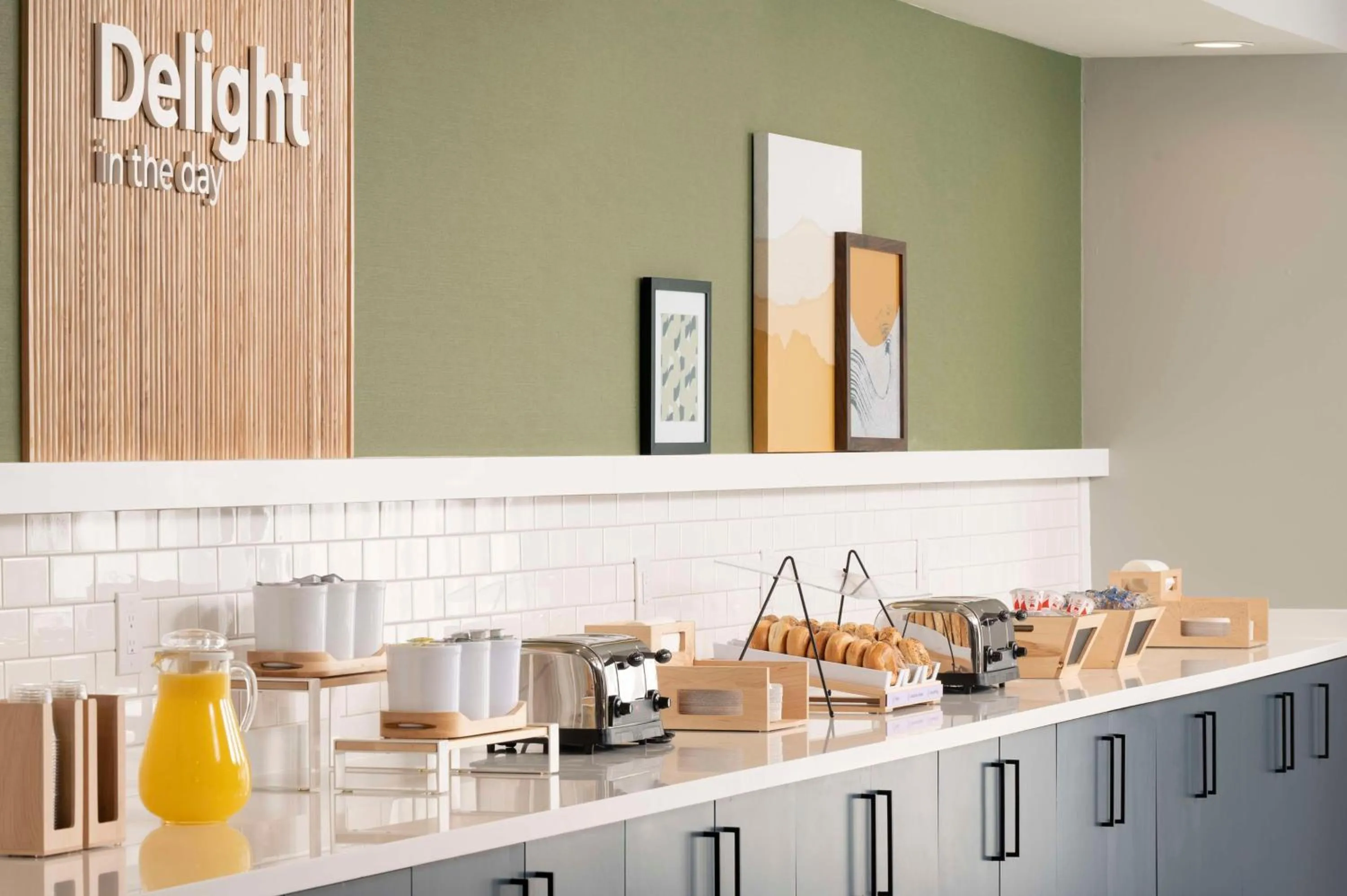 Breakfast in Spark By Hilton Houston Bush Intercontinental Airport