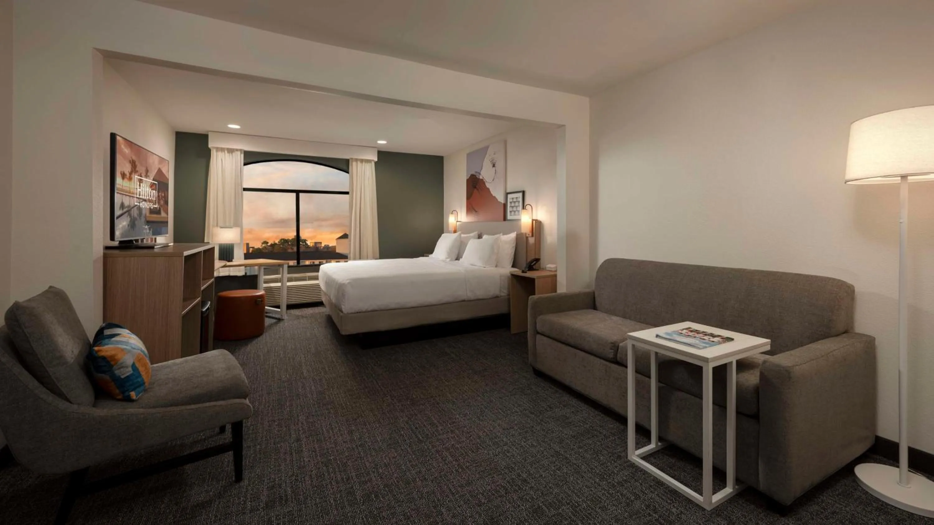 Living room, Bed in Spark By Hilton Houston Bush Intercontinental Airport