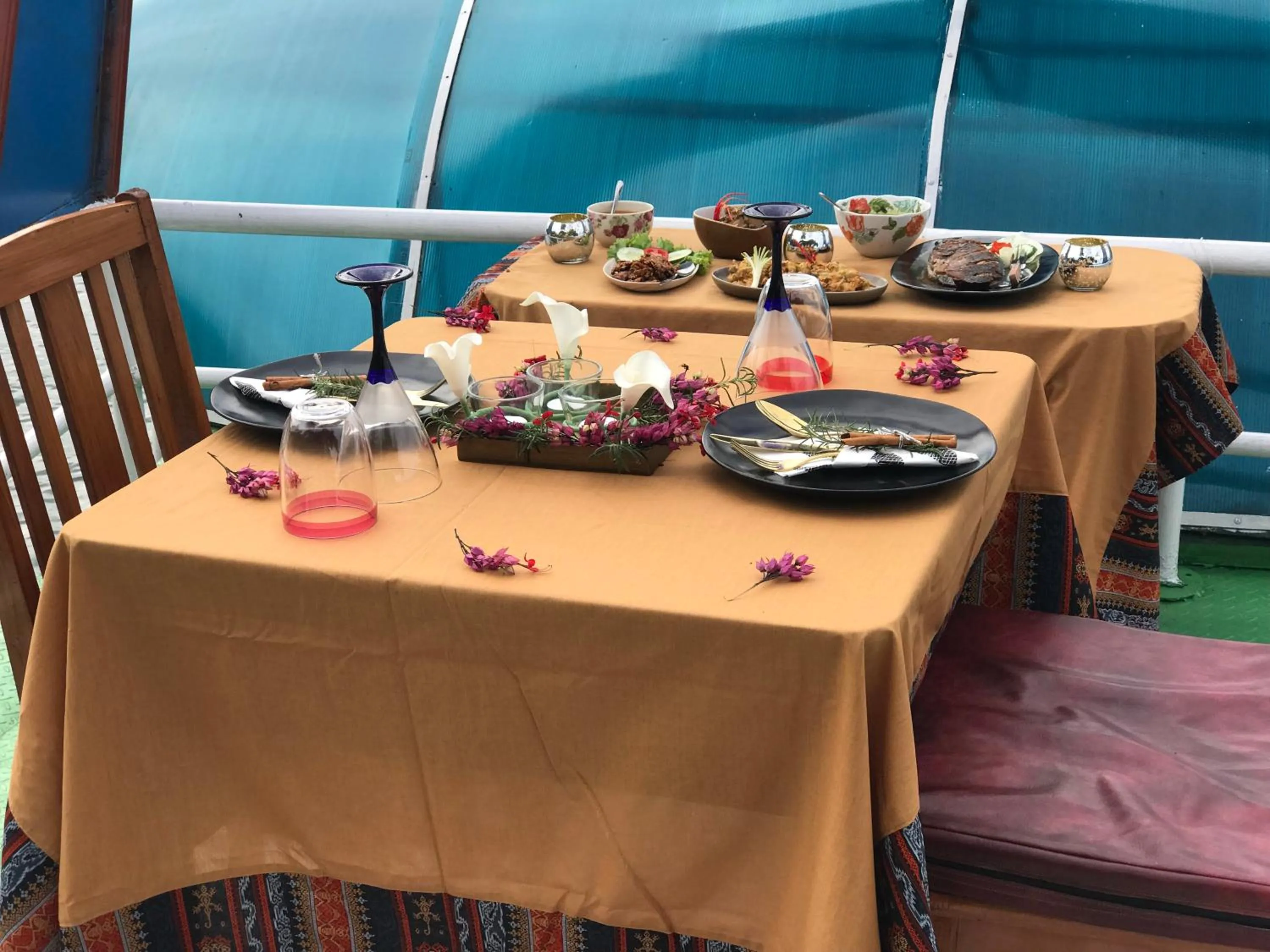 Food and drinks in Romlan