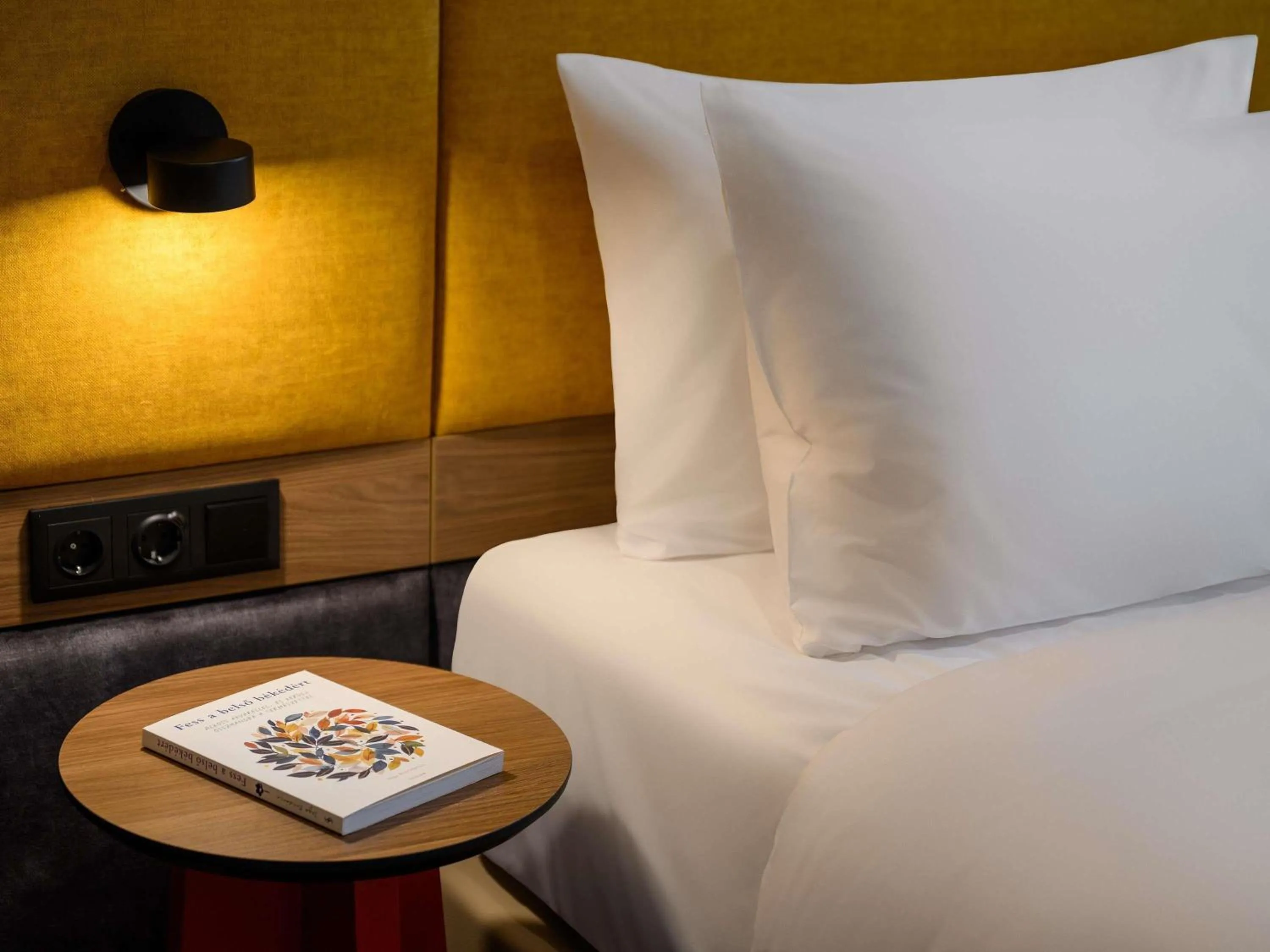 Bedroom, Bed in Hotel Lycium Debrecen - Handwritten Collection