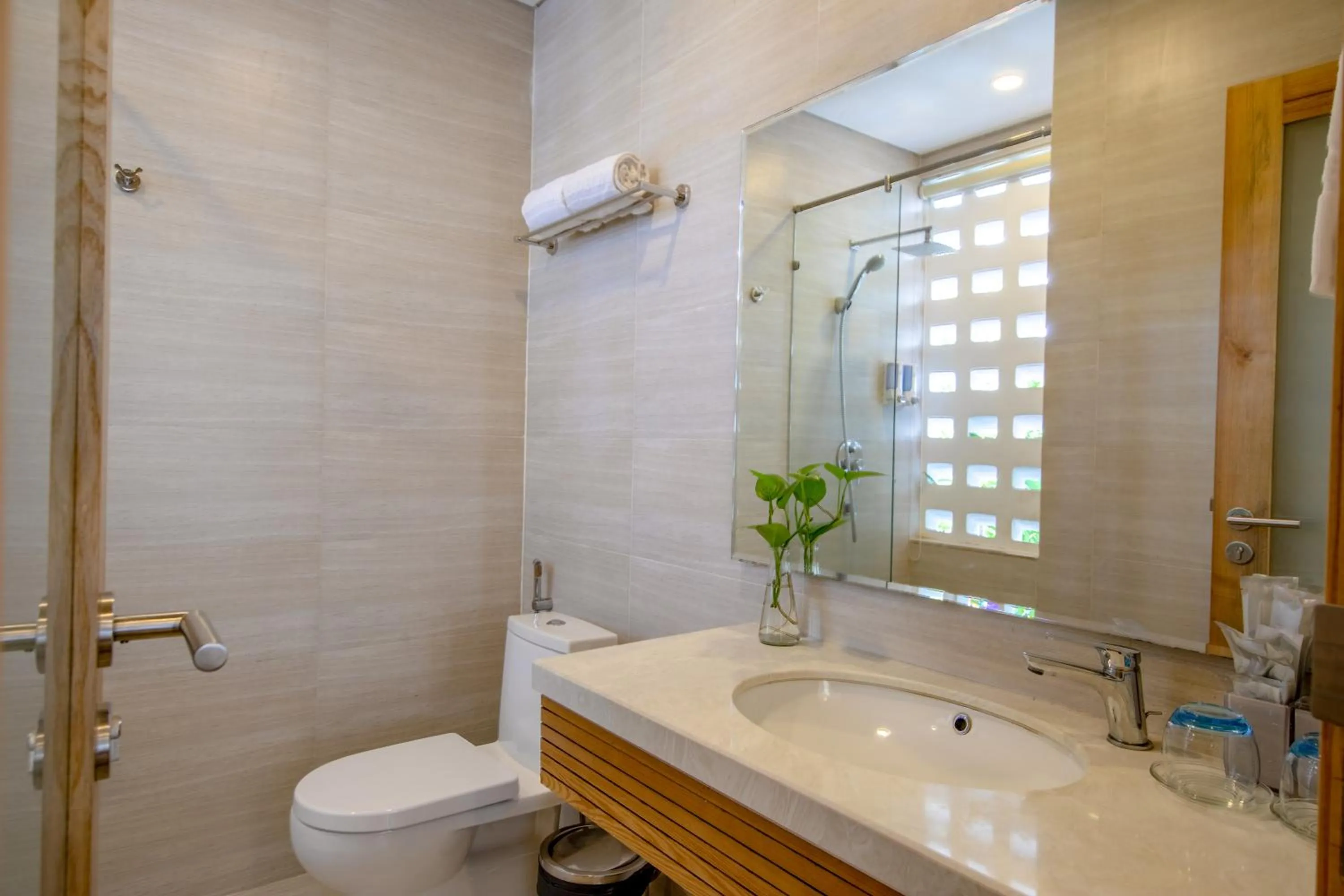 Bathroom in Babylon Garden Da Nang