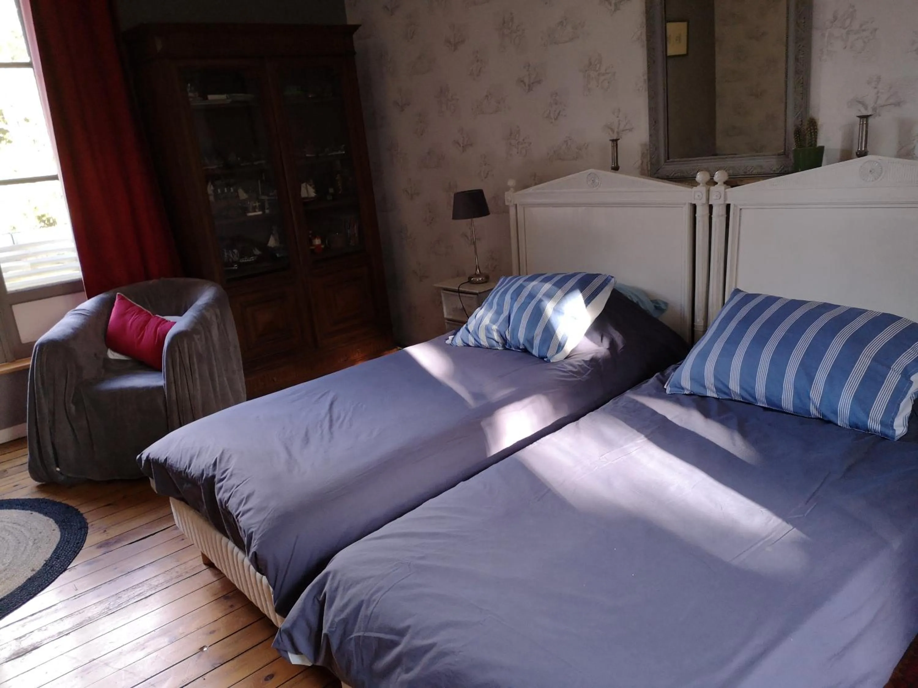 Property building, Bed in Le petit plessis