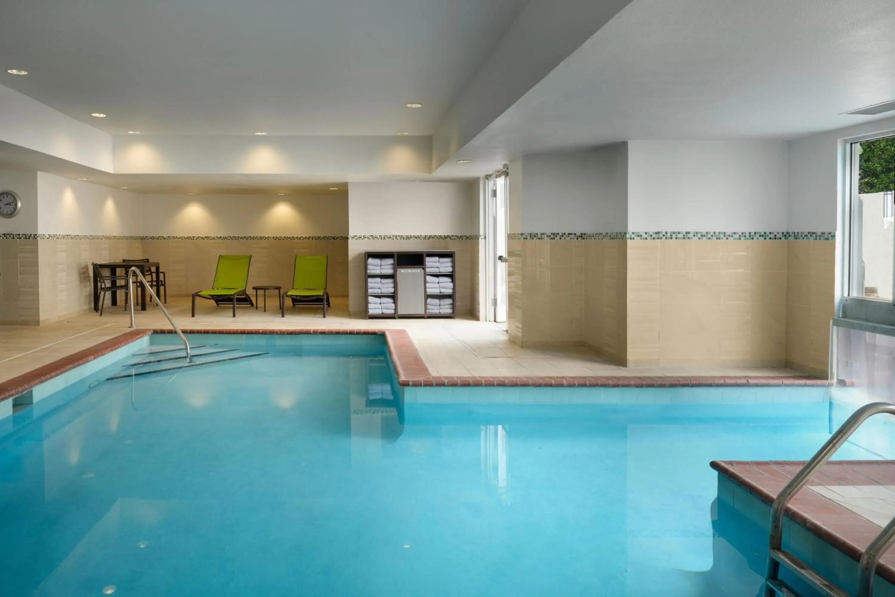 Swimming pool in SpringHill Suites Nashville MetroCenter