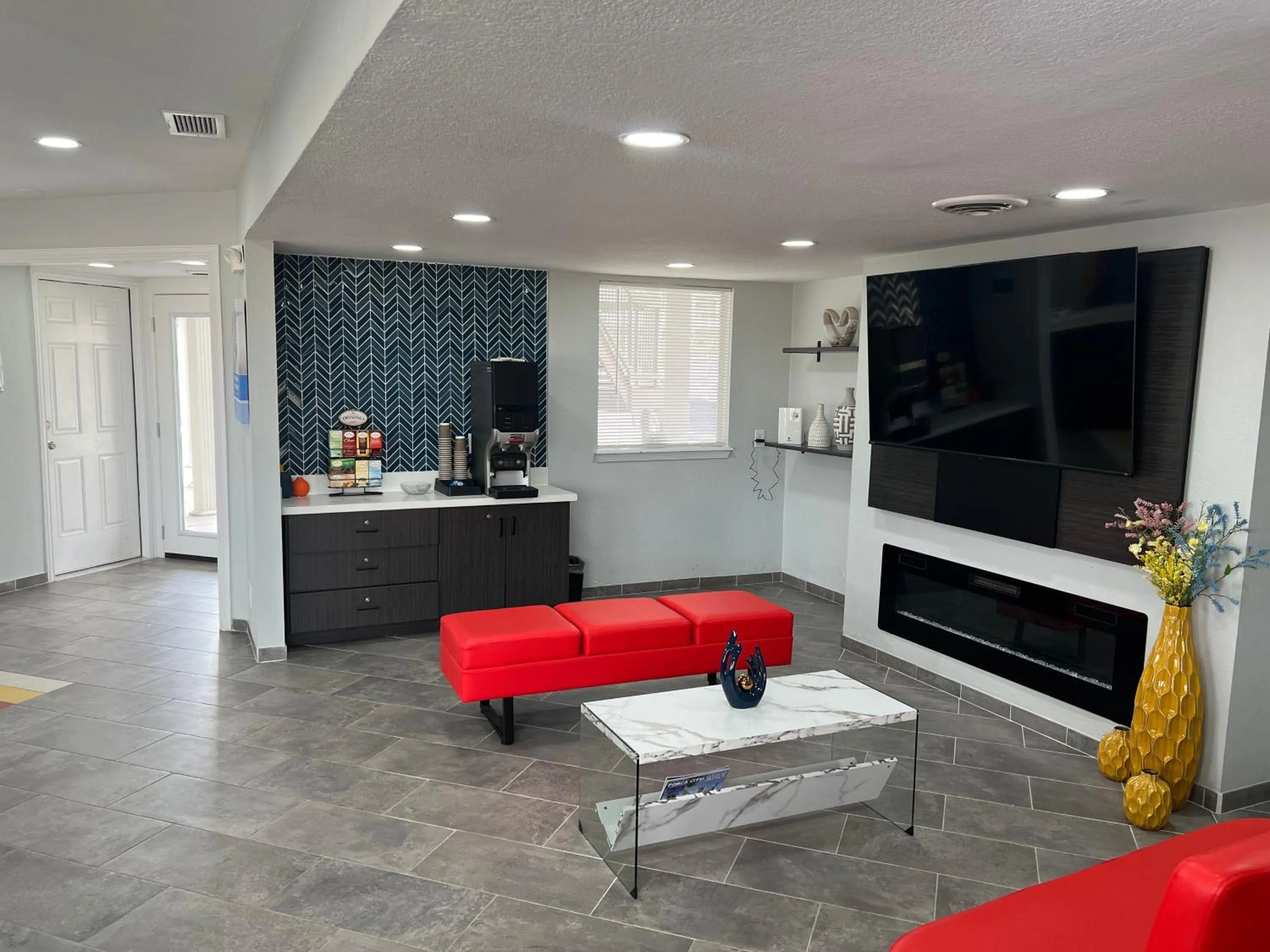 Lobby or reception in Studio 6 Tulsa OK Central