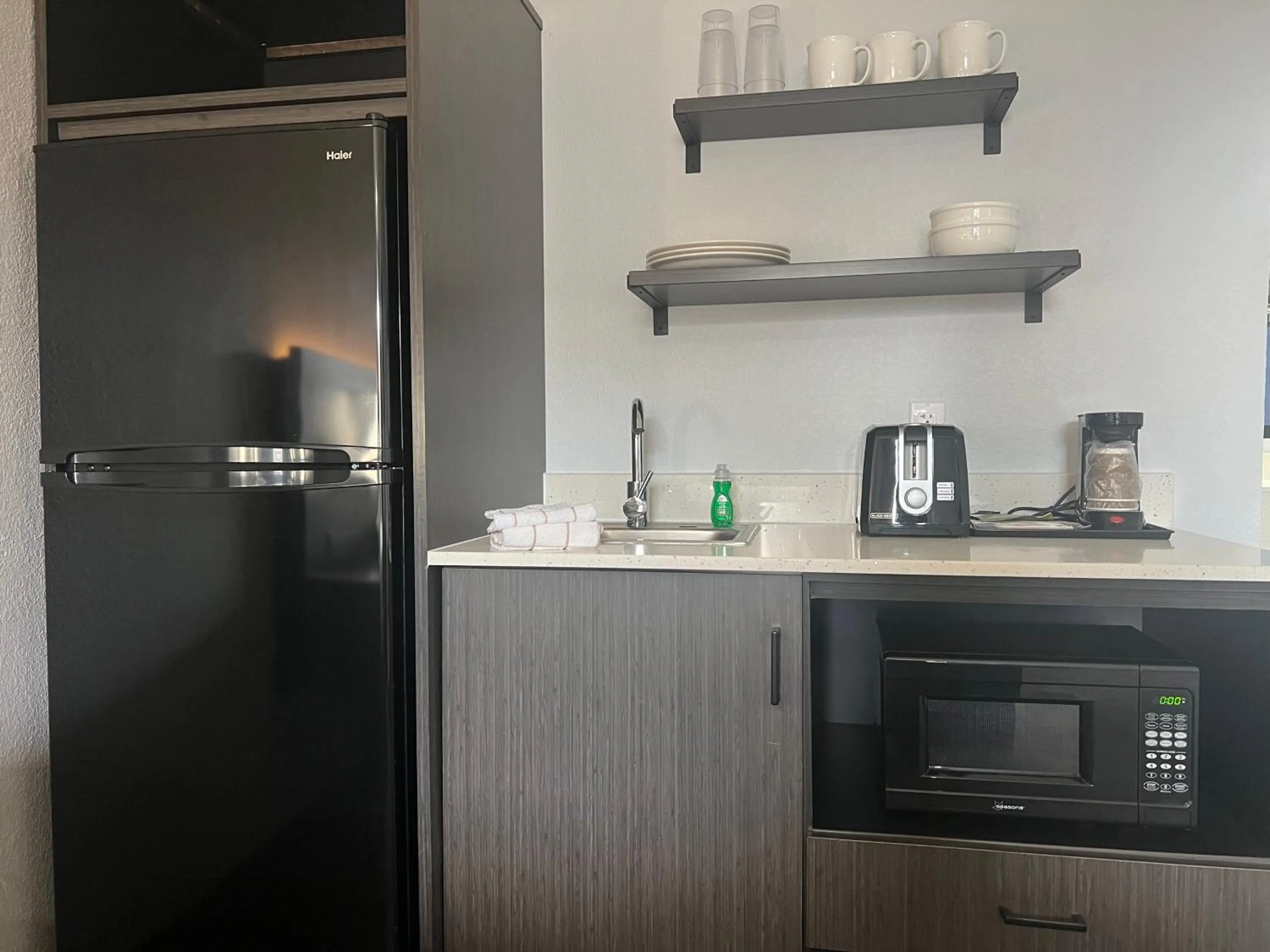 Kitchen or kitchenette in Studio 6 Tulsa OK Central