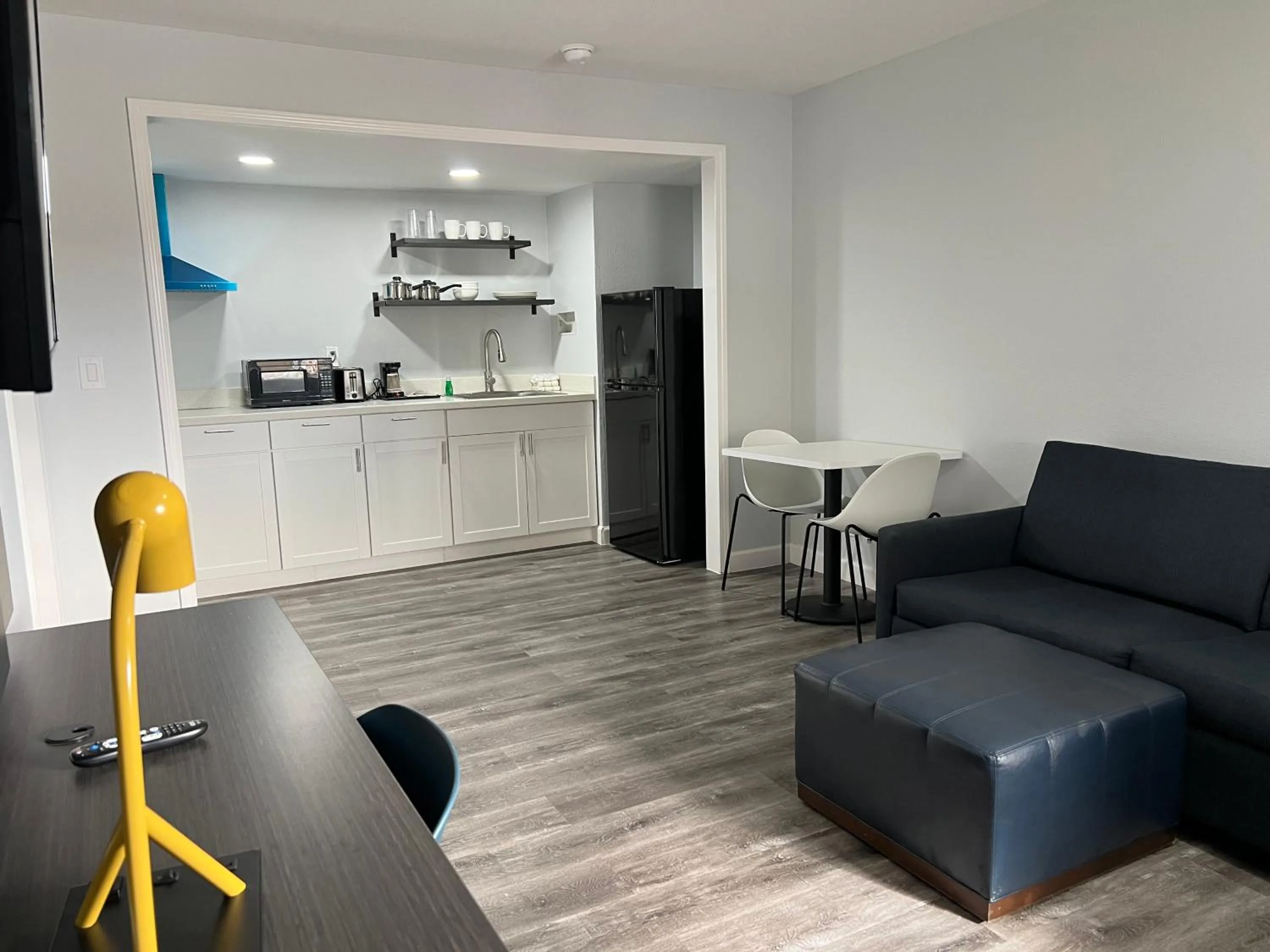 Seating area in Studio 6 Tulsa OK Central