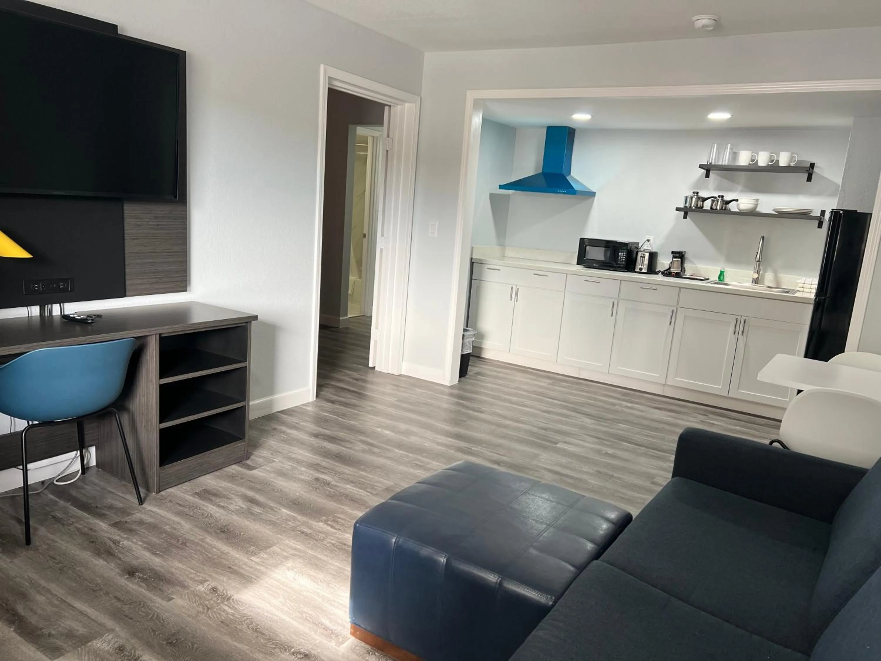 Seating area in Studio 6 Tulsa OK Central