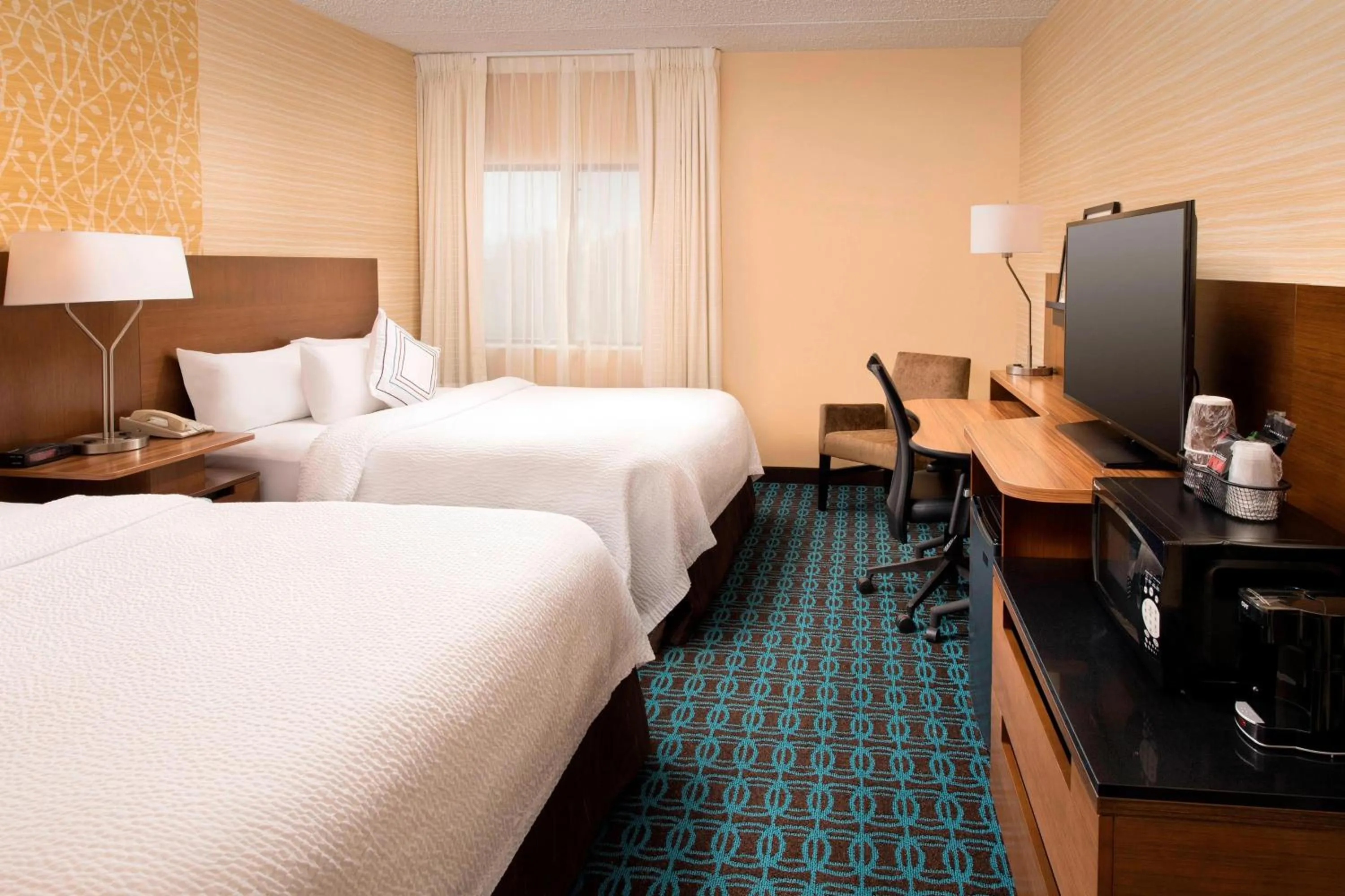 Photo of the whole room, Bed in Fairfield Inn & Suites by Marriott Albany East Greenbush