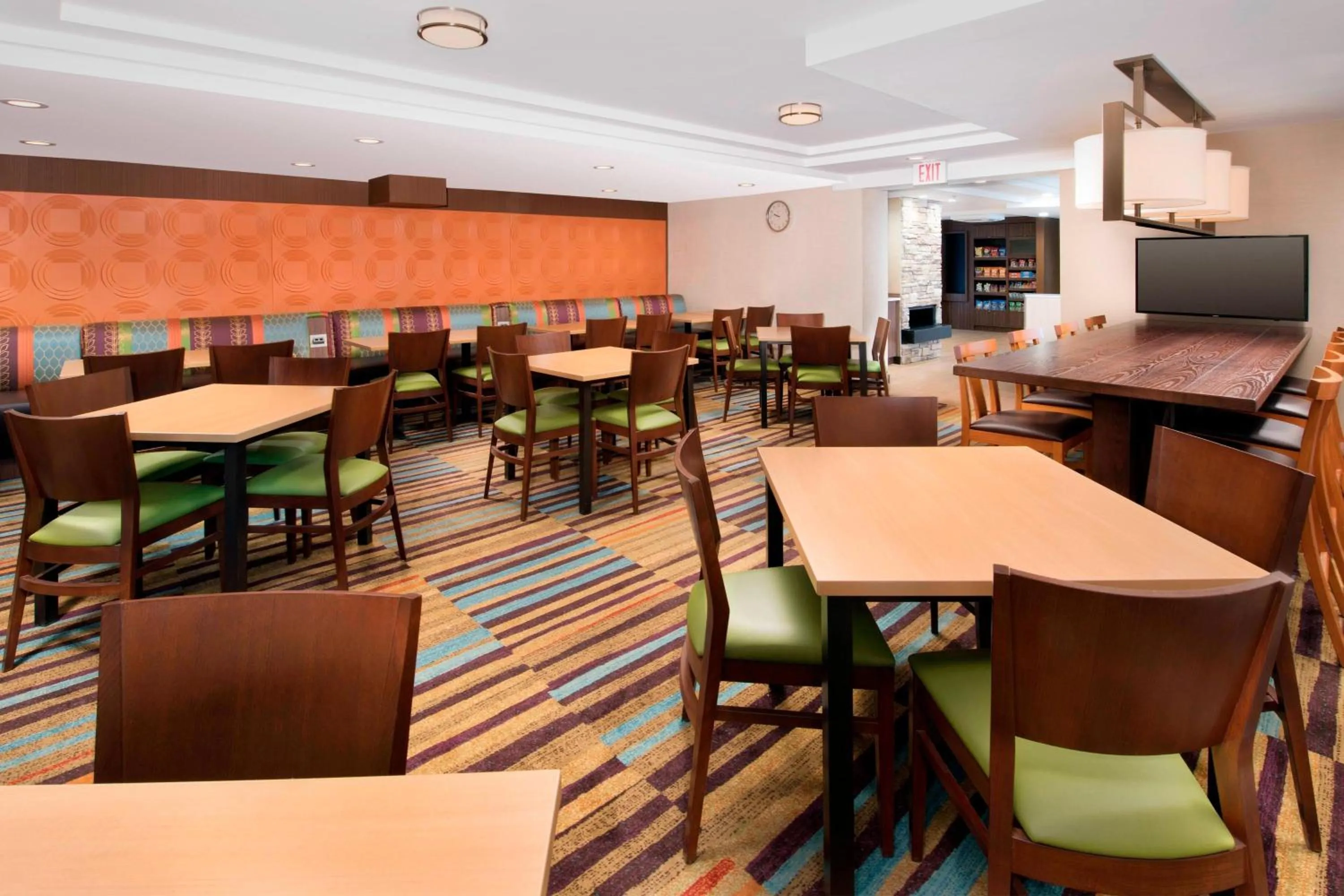 Breakfast in Fairfield Inn & Suites by Marriott Albany East Greenbush