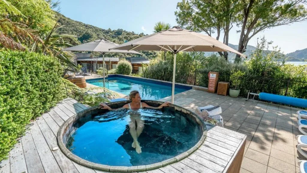 Hot Tub in Bay of Many Coves