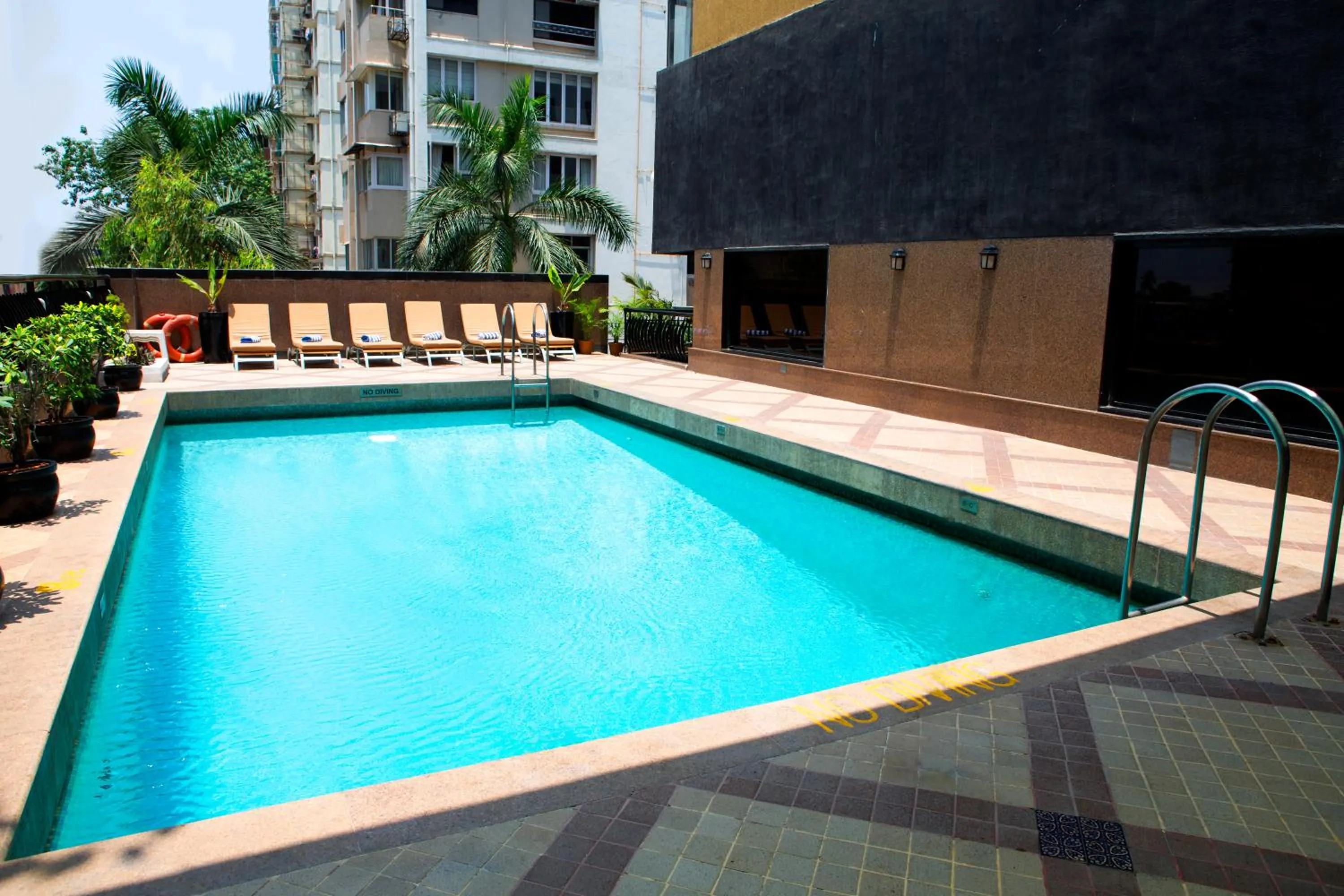 Swimming pool in Fariyas Hotel Mumbai , Colaba